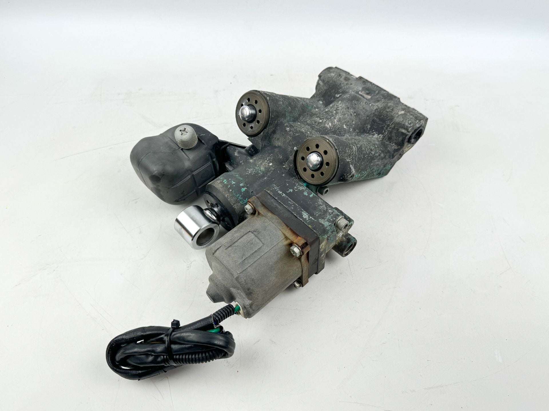 2002 Honda 200 HP 4 Stroke Outboard Power Trim Tilt Unit 56000-ZY3-063 OEM