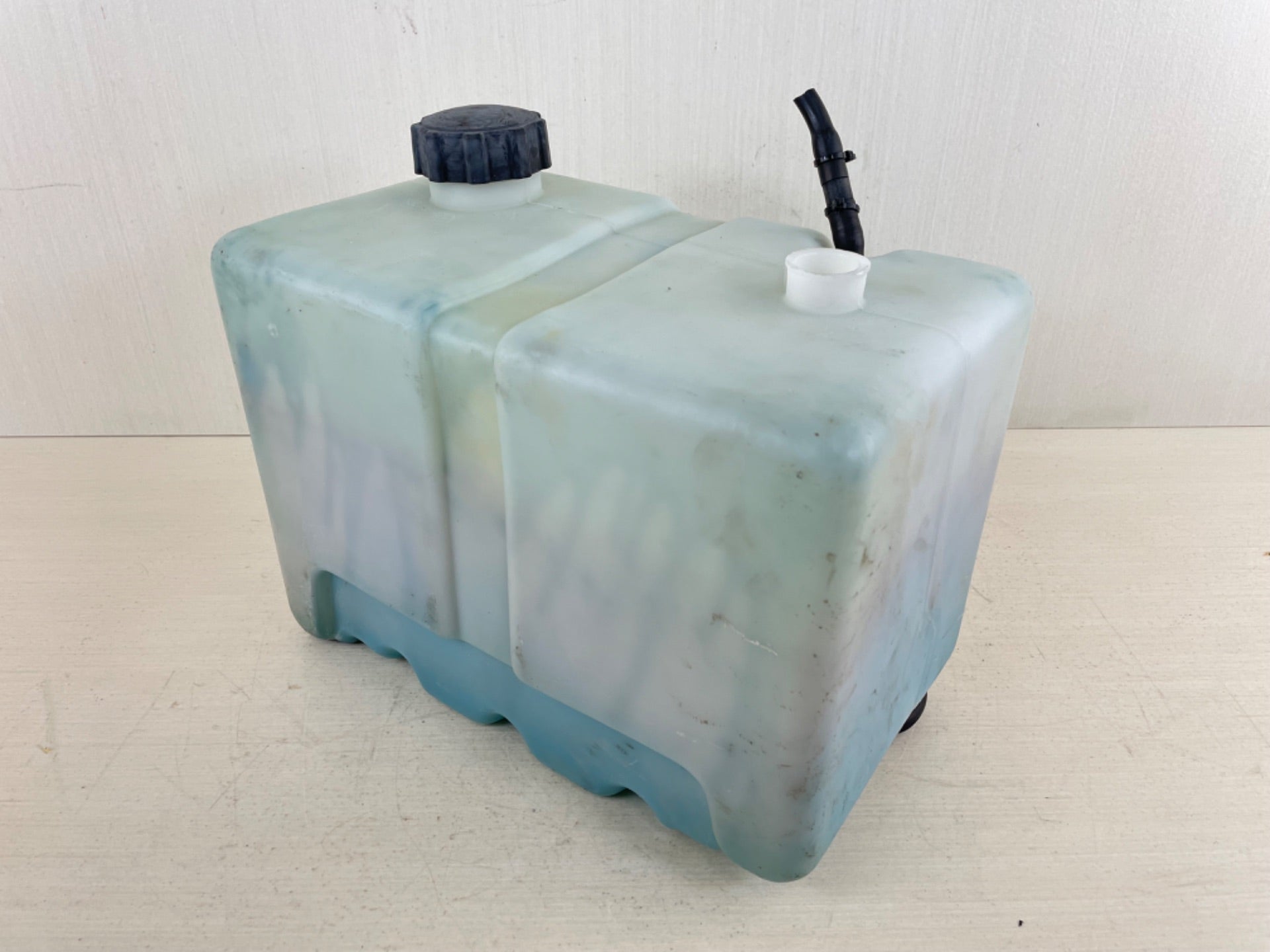 Yamaha Outboard Remote 2 Stroke Oil Tank Assembly 2.8 Gallons 10L Tank Only