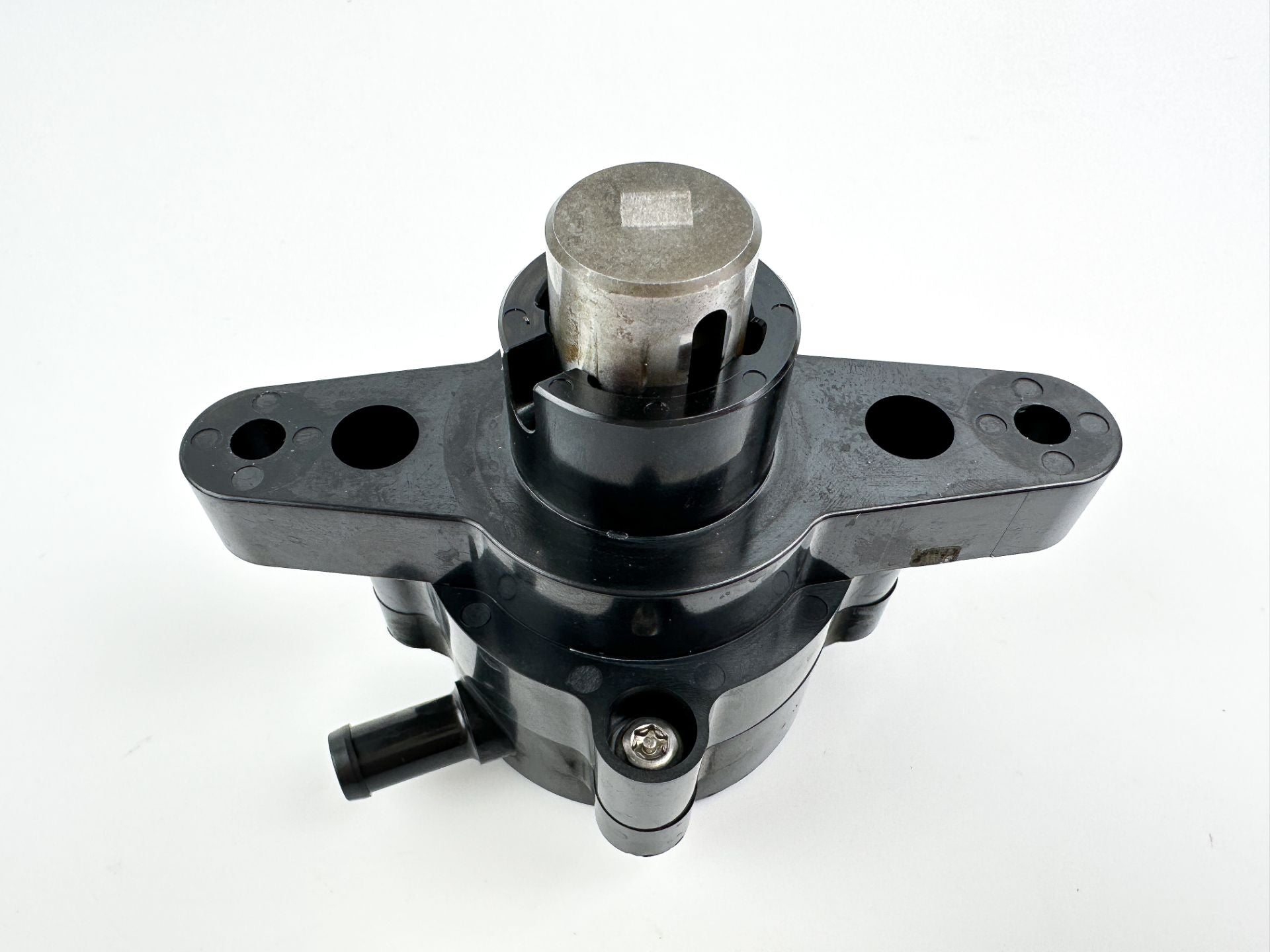 2016 Suzuki 175 HP 4 Stroke Outboard Fuel Pump 15100-96J01 OEM