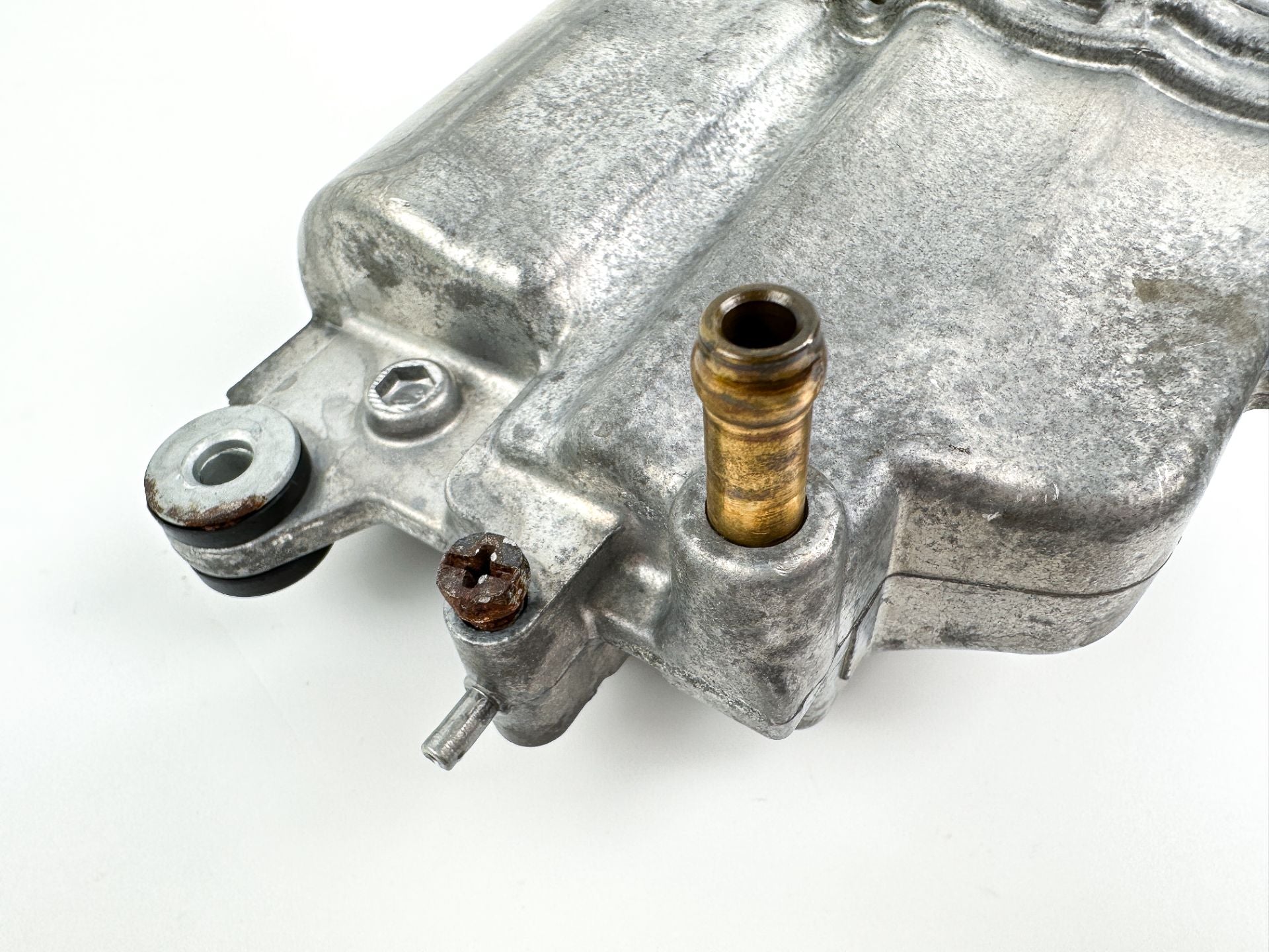 2005 Suzuki 140 HP 4 Stroke Outboard Vapor Separator Tank VST 15600-90J01 OEM