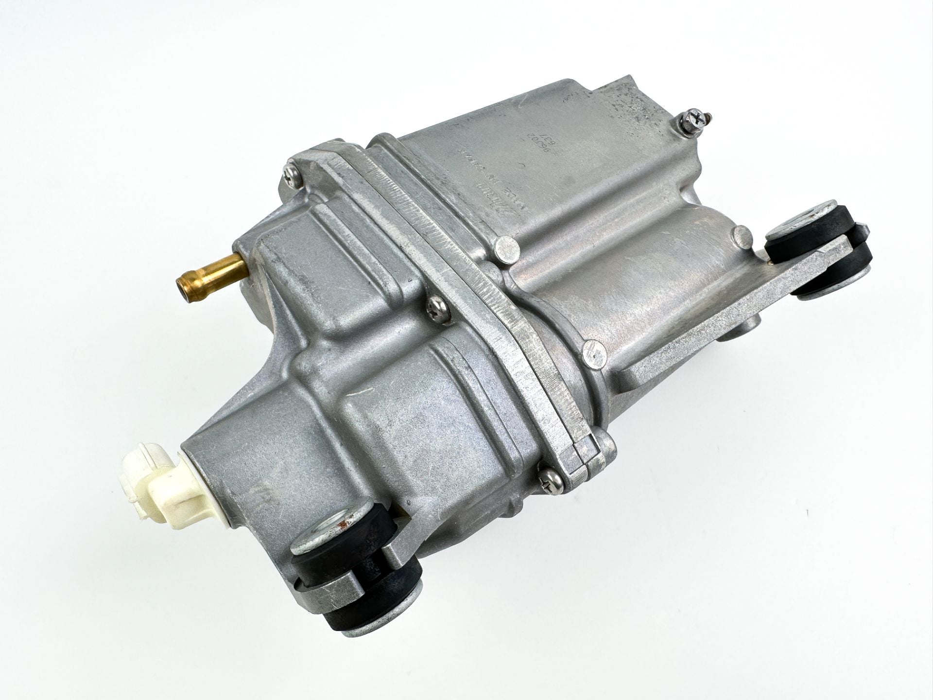 2016 Suzuki 175 HP 4 Stroke Outboard Vapor Separator Tank VST 15600-96J12 OEM