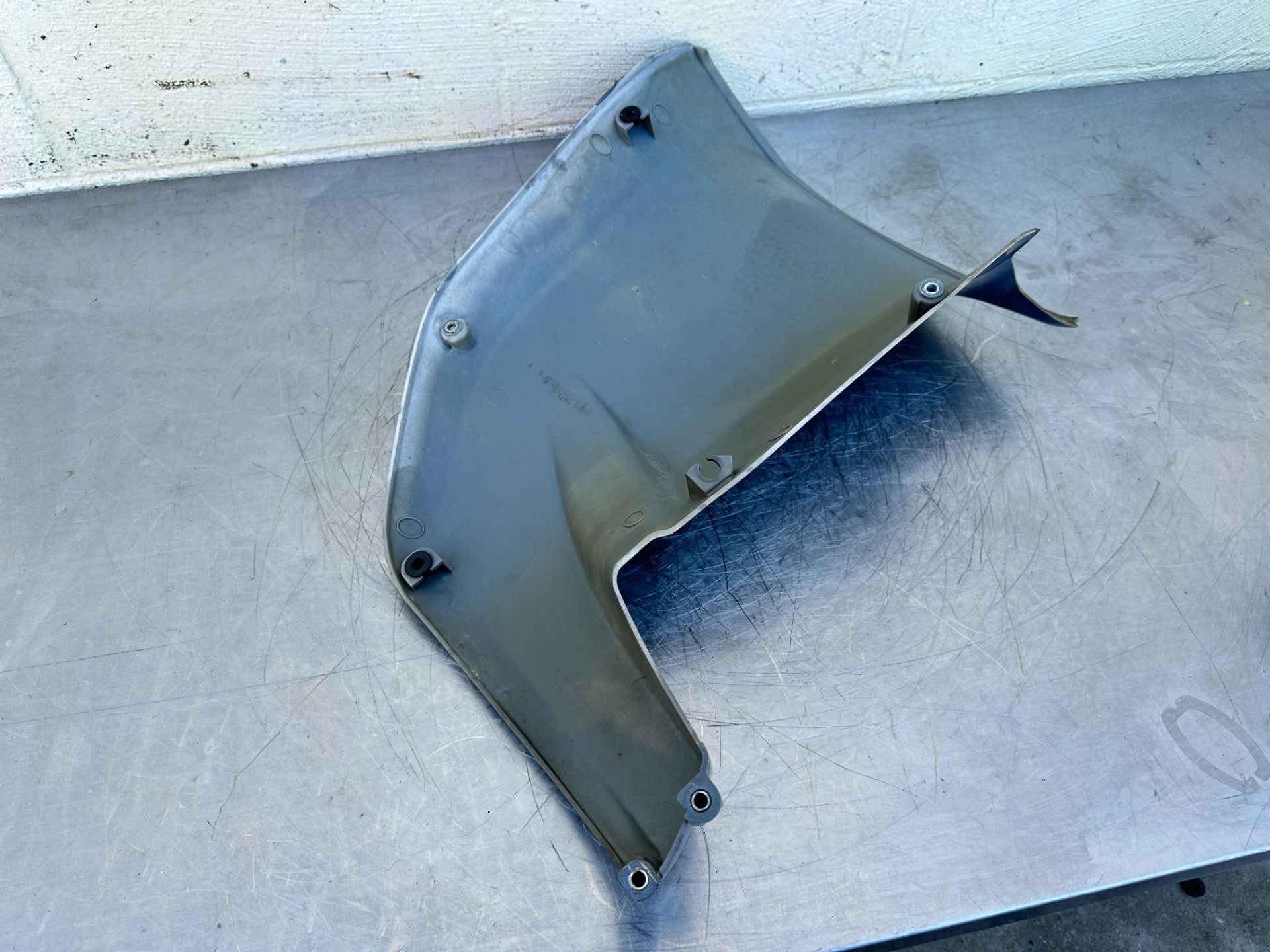 2004 Yamaha 225 HP 4 Stroke Outboard Lower Apron Cover 69J-42741-00-8D OEM