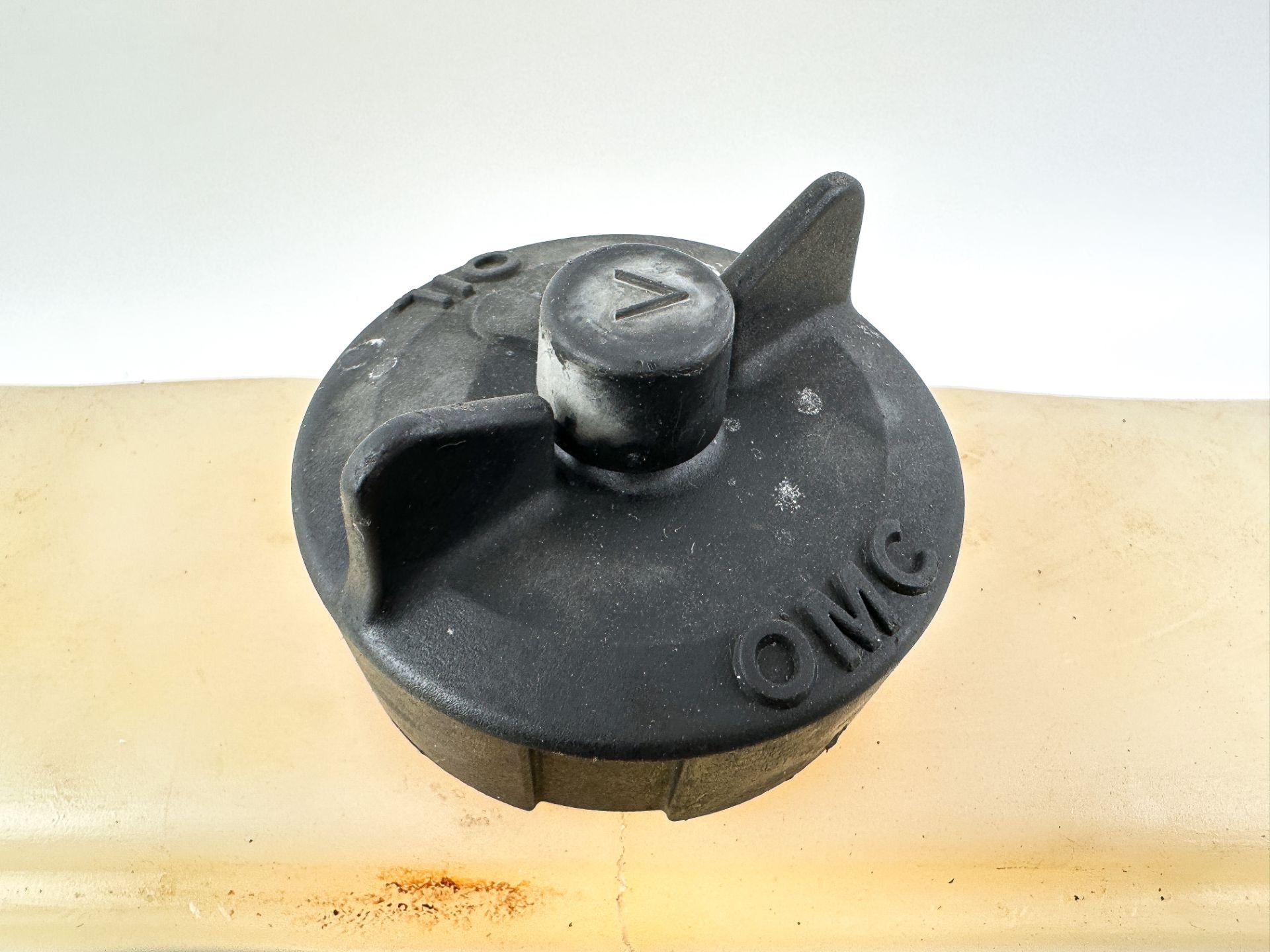 Johnson Evinrude 2 Stroke Outboard Remote Oil Supply Tank 1.8 Gallons W/ Return