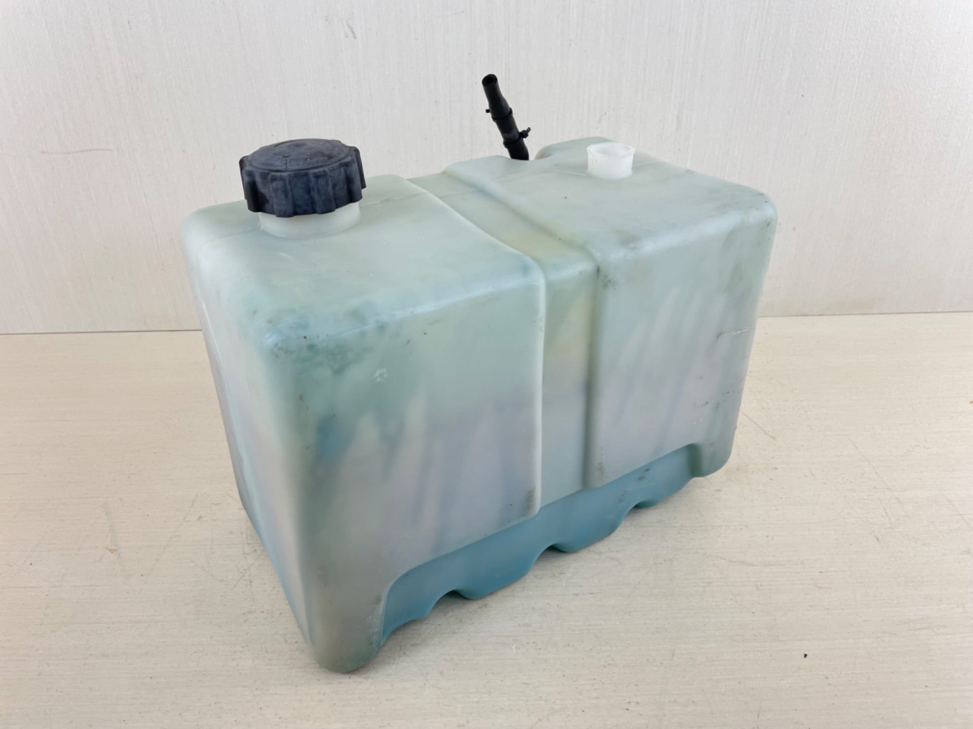 Yamaha Outboard Remote 2 Stroke Oil Tank Assembly 2.8 Gallons 10L Tank Only