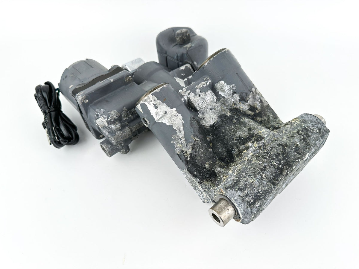 2001 Honda 130 HP 4 Stroke Outboard Power Trim Tilt Unit 56000-ZW1-713 - Parts