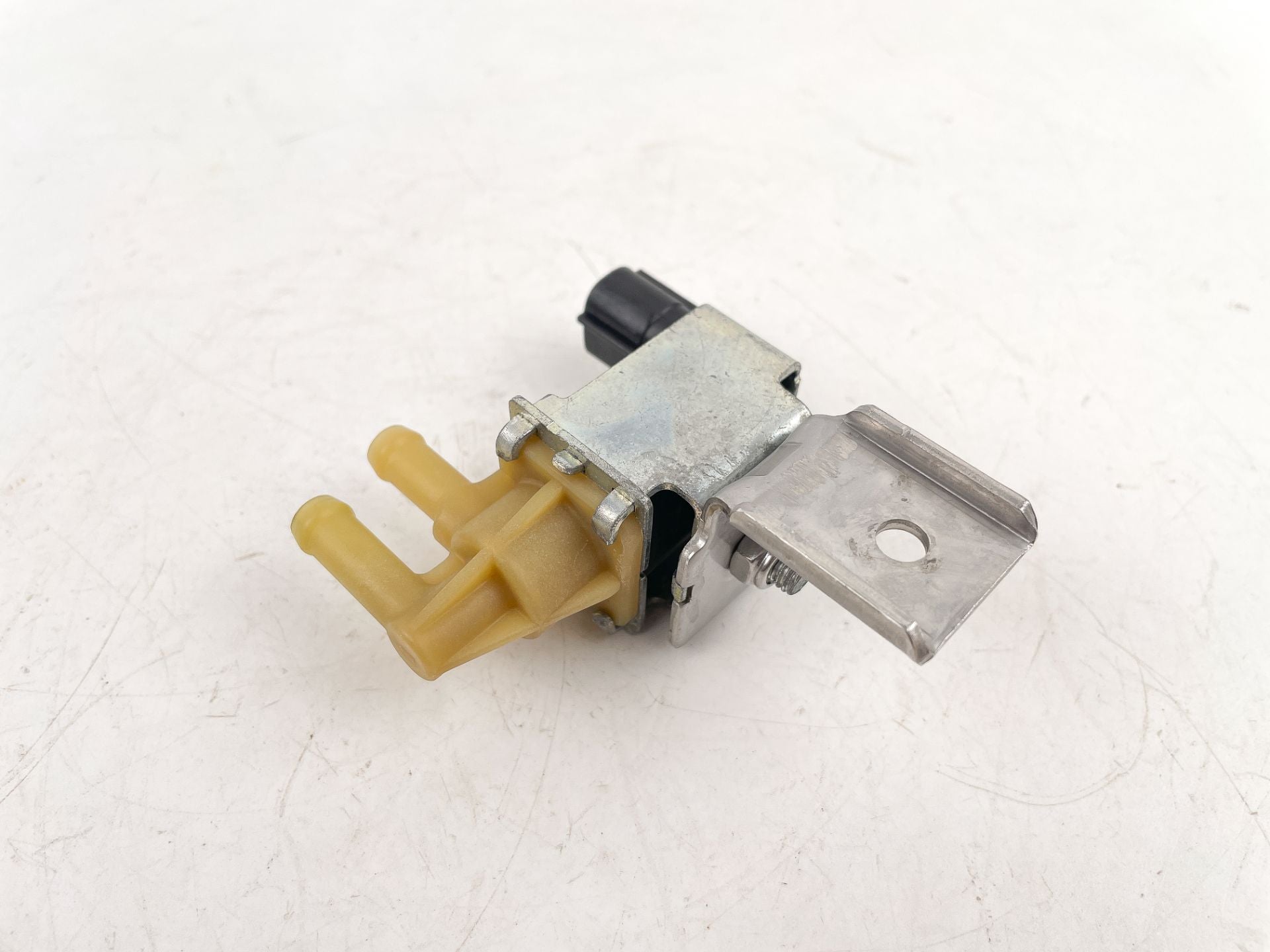 2008 Mercury 50 HP 4 Stroke Outboard Solenoid Valve 877805T OEM