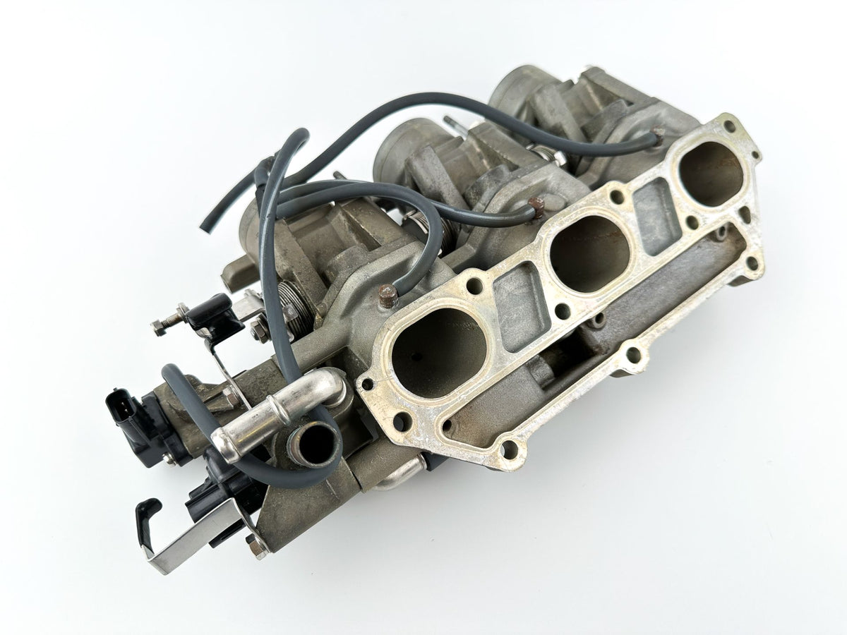 2002 Yamaha 200 HP 4 Stroke Outboard Intake Manifold & Throttle Body 60L-13750-00-00 OEM