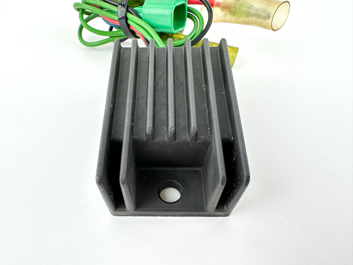 2002 Yamaha 50 HP 2 Stroke Outboard Rectifier & Regulator 6H2-81960-10-00 OEM