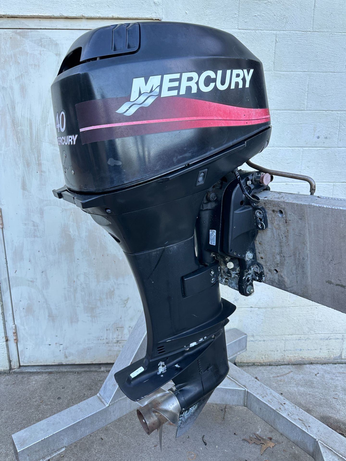 2002 Mercury 40HP 2 Stroke Outboard Engine W/ 20" Long Shaft