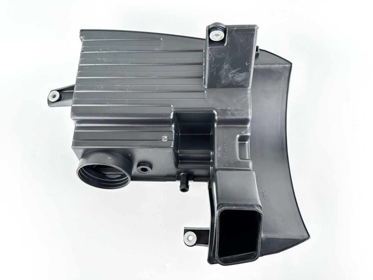 2019 Suzuki 115 HP 4 Stroke Outboard Intake Air Silencer Assembly 13810-90J01 OEM