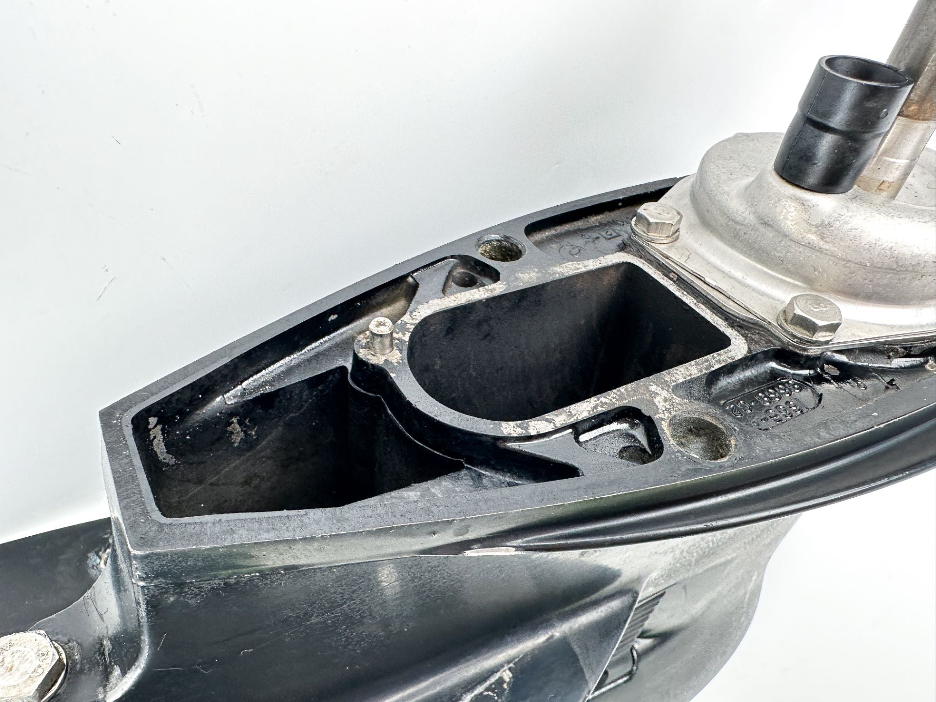 Mercury Mariner 20 25 HP 2 Stroke 15" Short Lower Unit Gear Case 8669T26