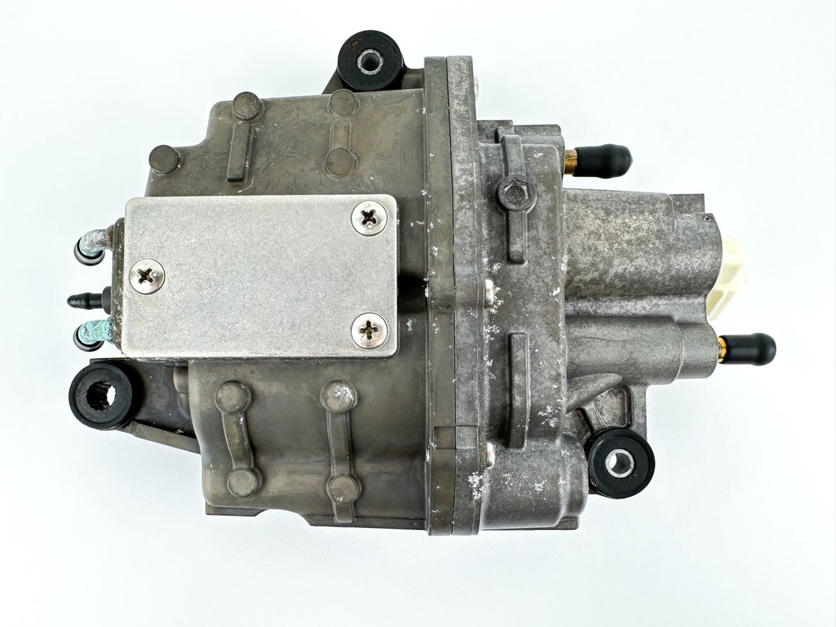 2013 Suzuki 140 HP 4 Stroke Outboard Vapor Separator Tank VST 15600-92J50 OEM