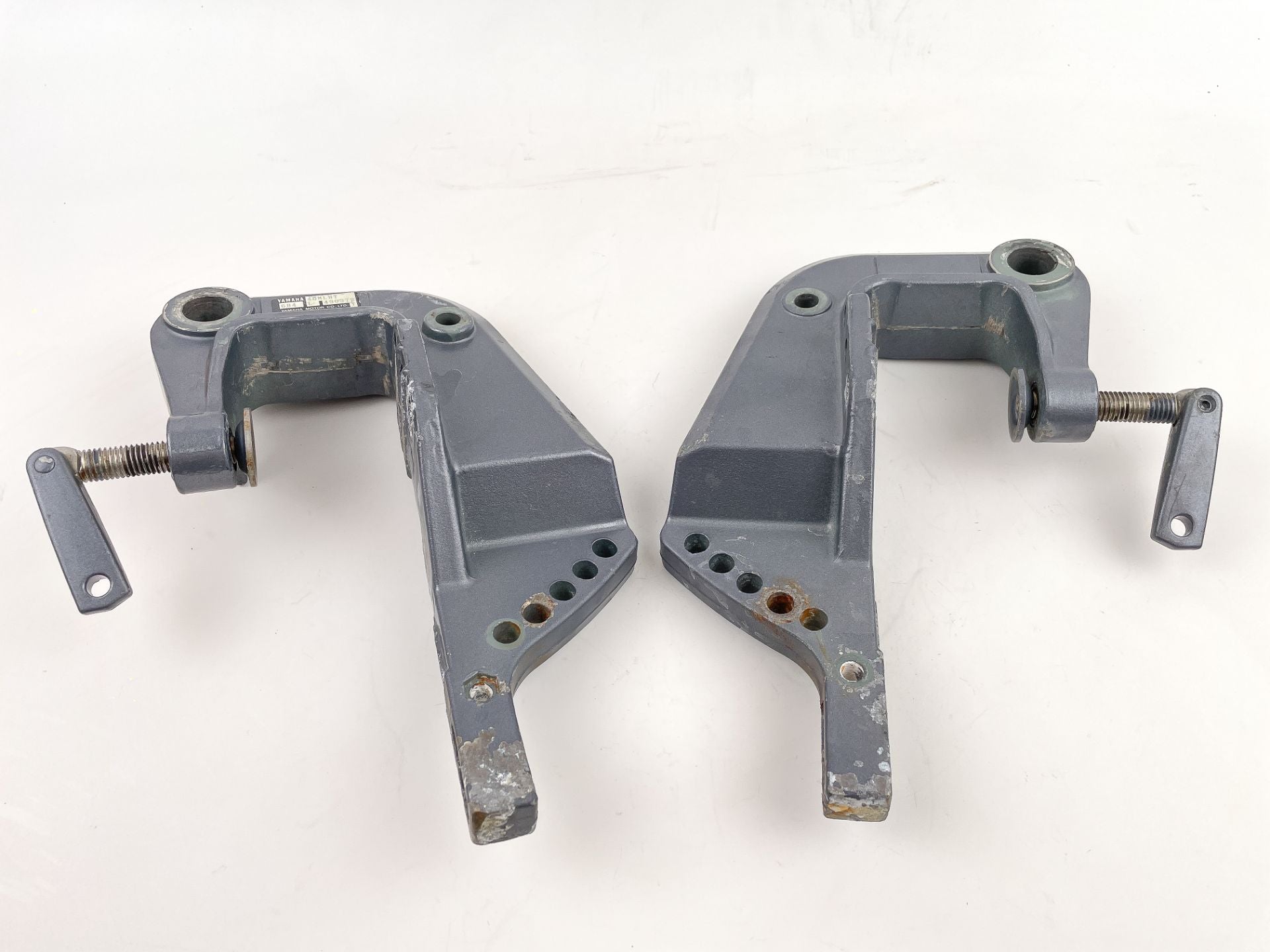 1995 Yamaha 40 HP 2 Stroke Outboard Clamp Bracket Pair 6H4-43111-05-4D OEM