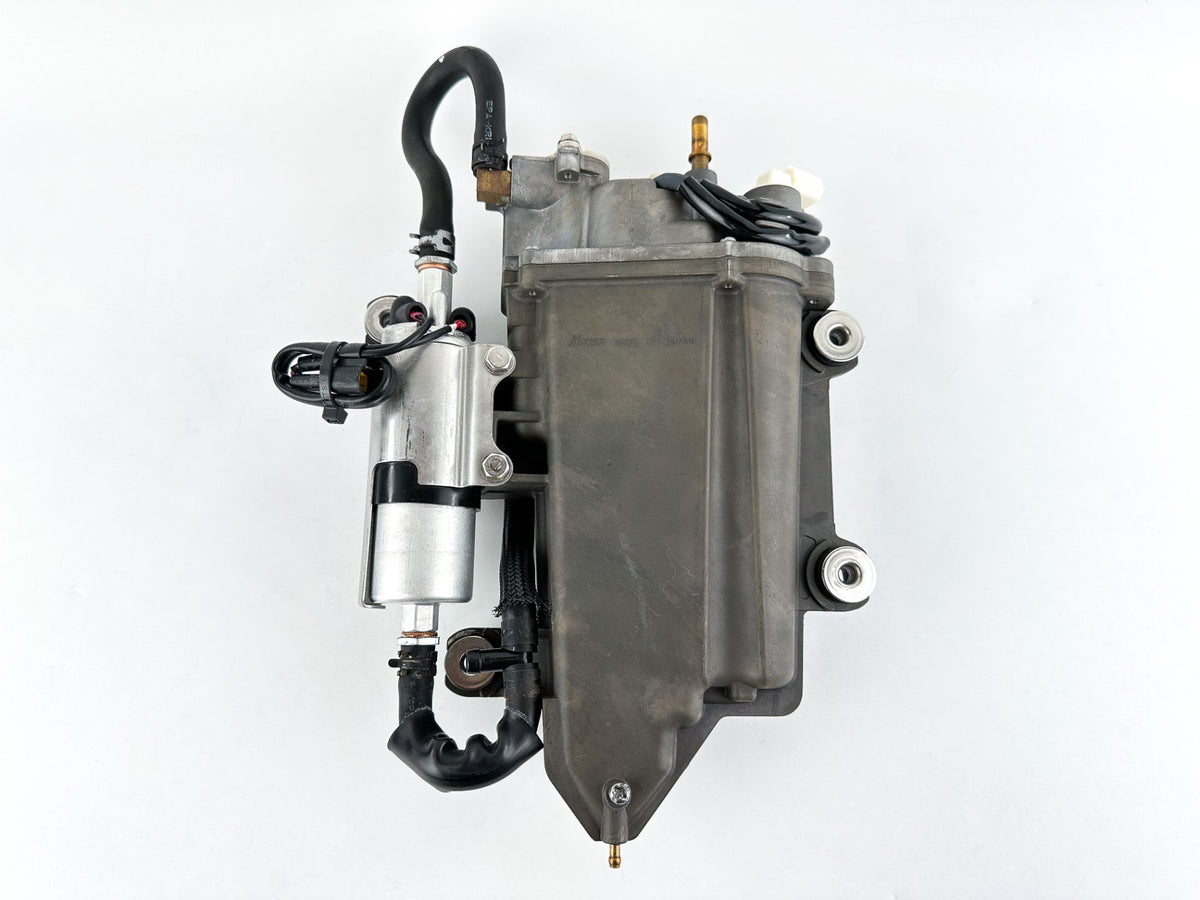 2013 Yamaha 350 HP 4 Stroke Outboard VST Float Chamber Assembly 6AW-14180-21-00 OEM