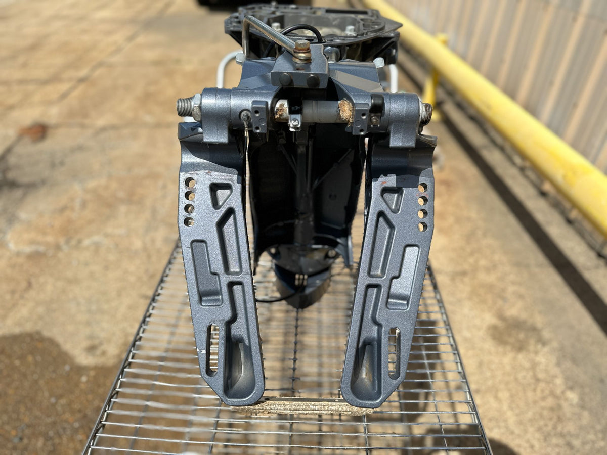 2016 Yamaha 115 HP 4 Stroke L" 20" Complete Midsection & Swivel Bracket 6EK-45111-00-8D