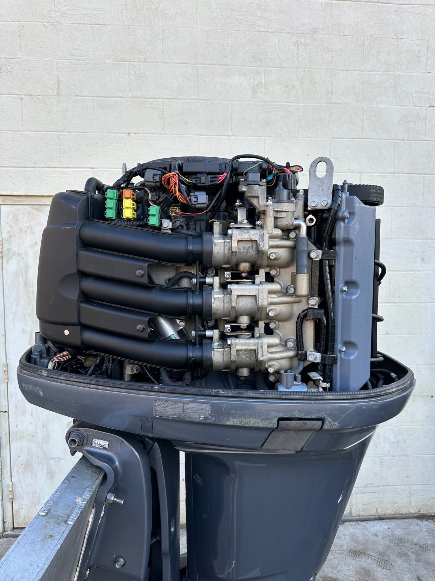 2005 Yamaha F225 225HP 4 Stroke Outboard Engine W/ 25" Shaft Standard Rotation