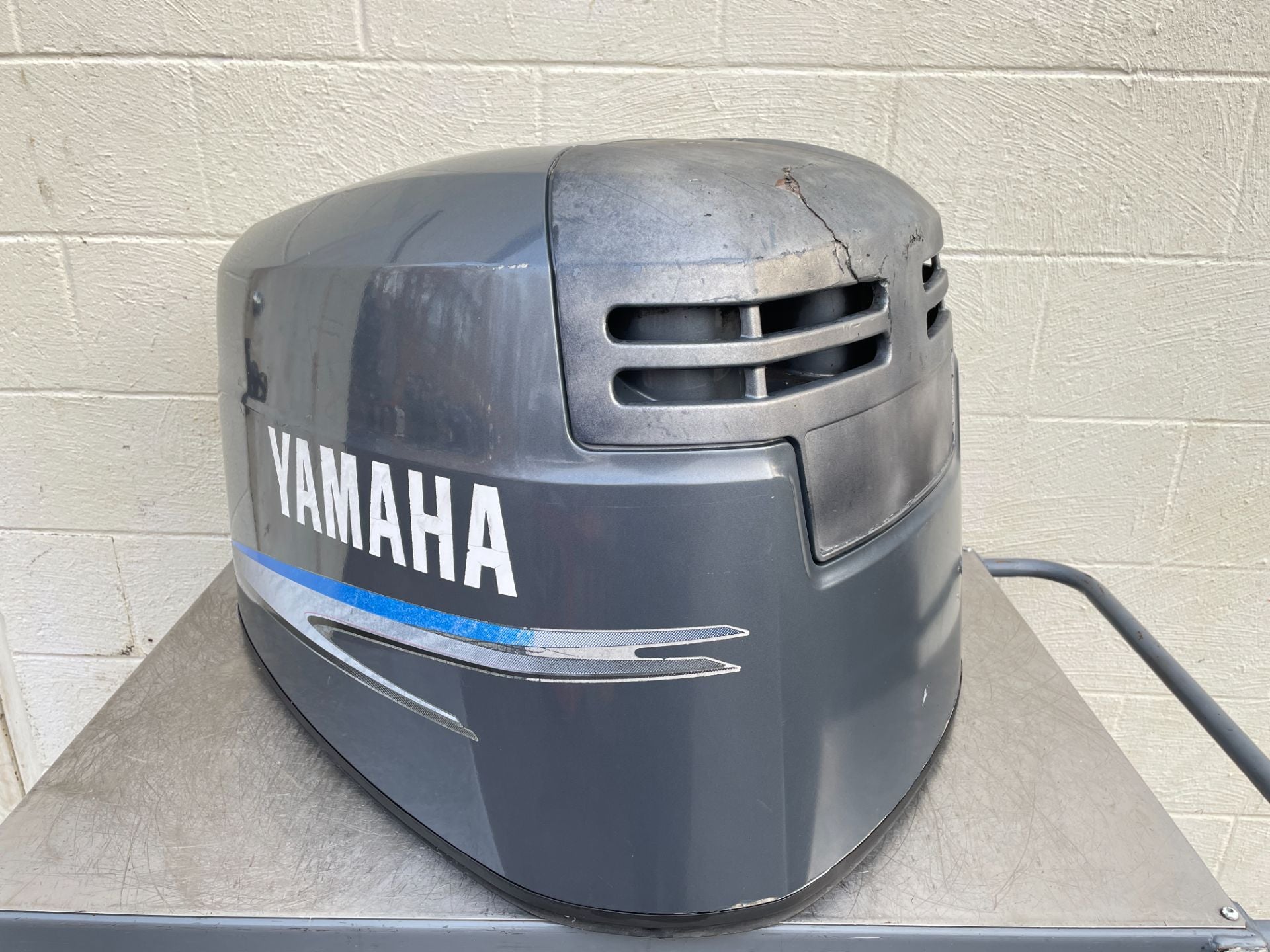 2005 Yamaha 150 HP 2 Stroke Outboard Top Cowling 64C-42610-50-4D OEM