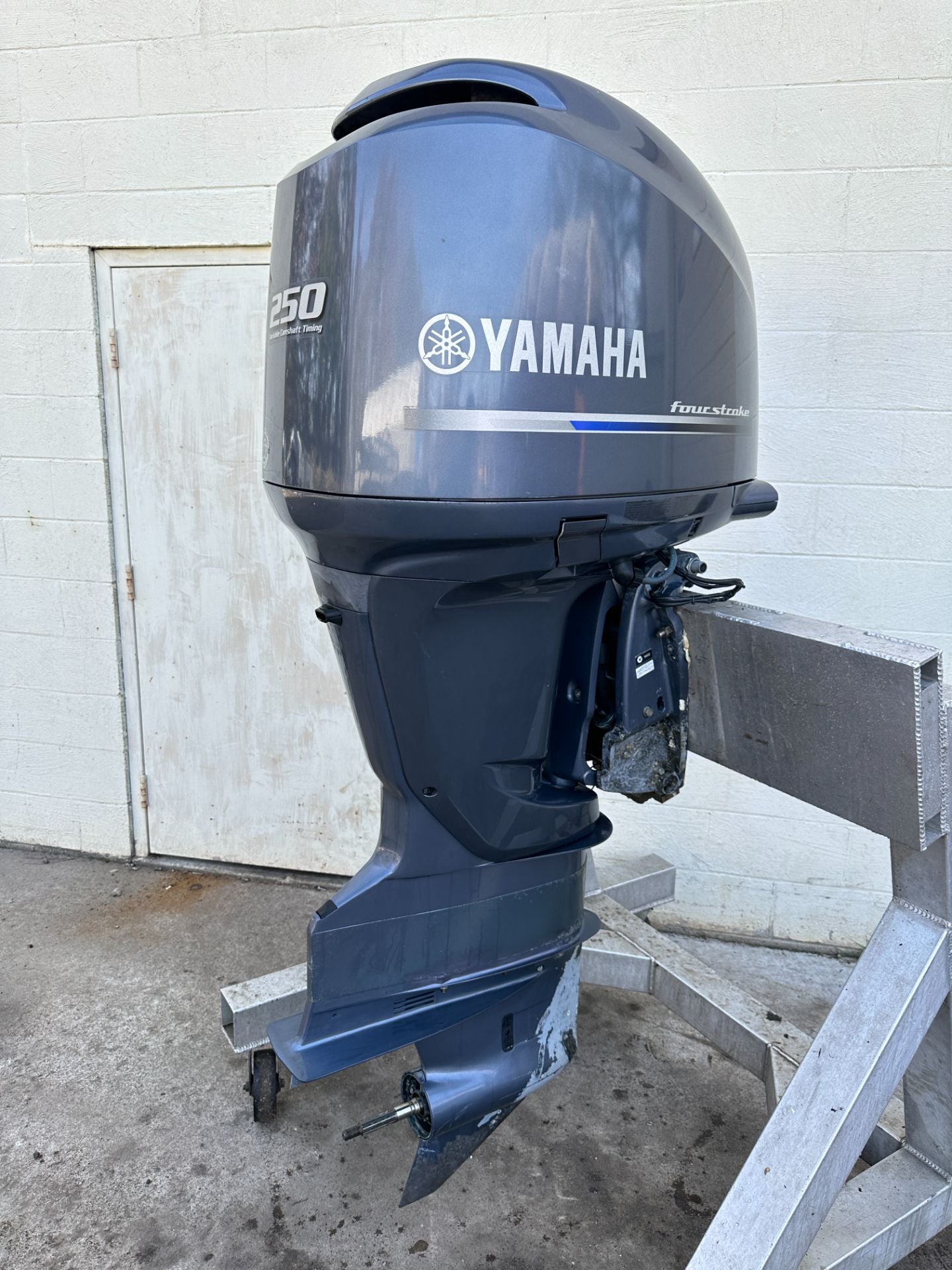 2014 Yamaha 250HP 4 Stroke Outboard Engine W/ 30" Shaft 825 Hours