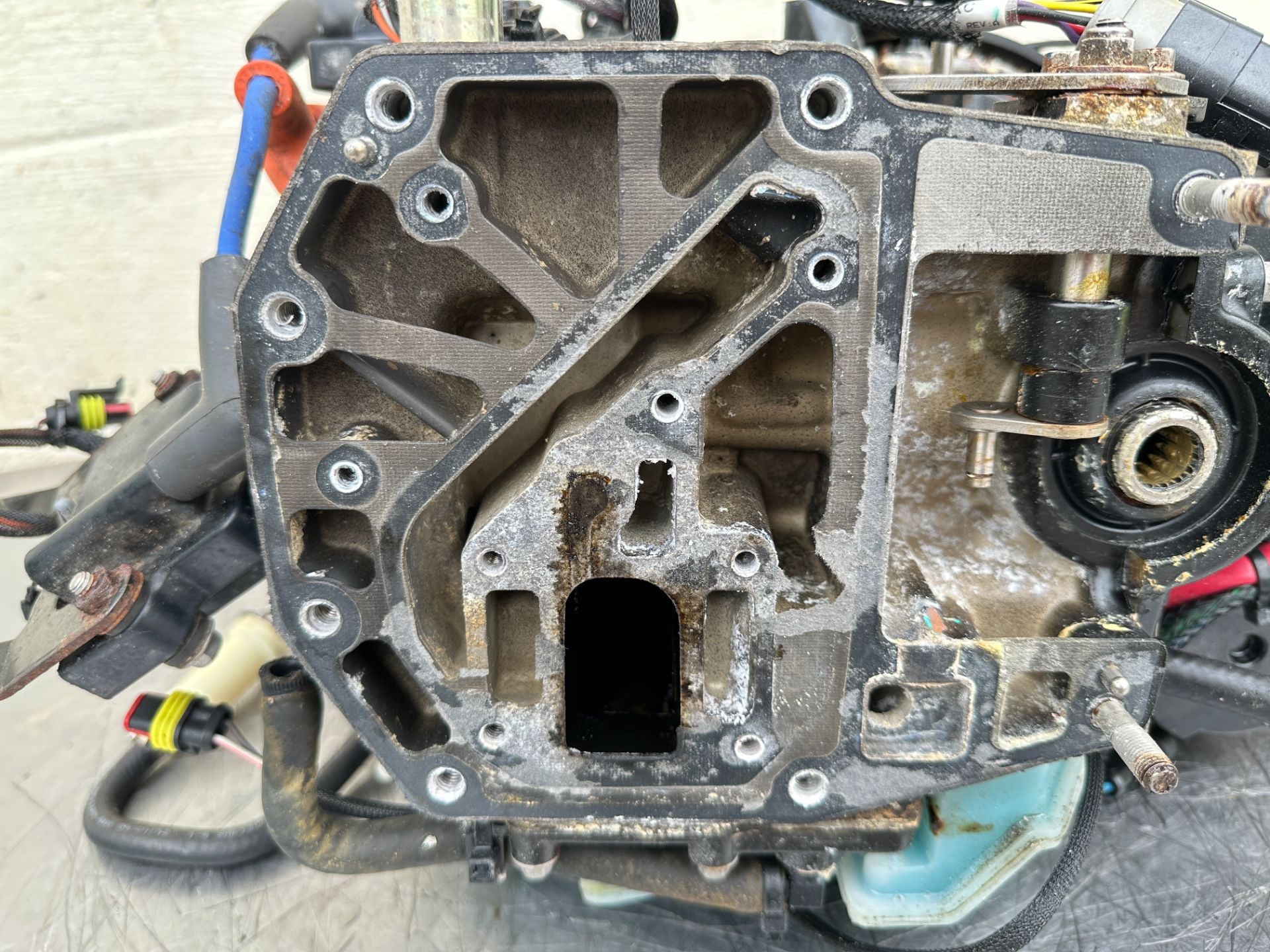 2013 Evinrude 30 HP 2 Stroke Outboard Powerhead 5008167 OEM