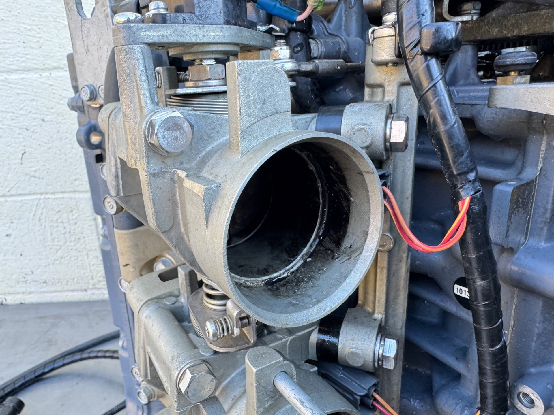 2004 Yamaha F225 225HP 3.3L 4 Stroke Outboard Powerhead - 231 Hours