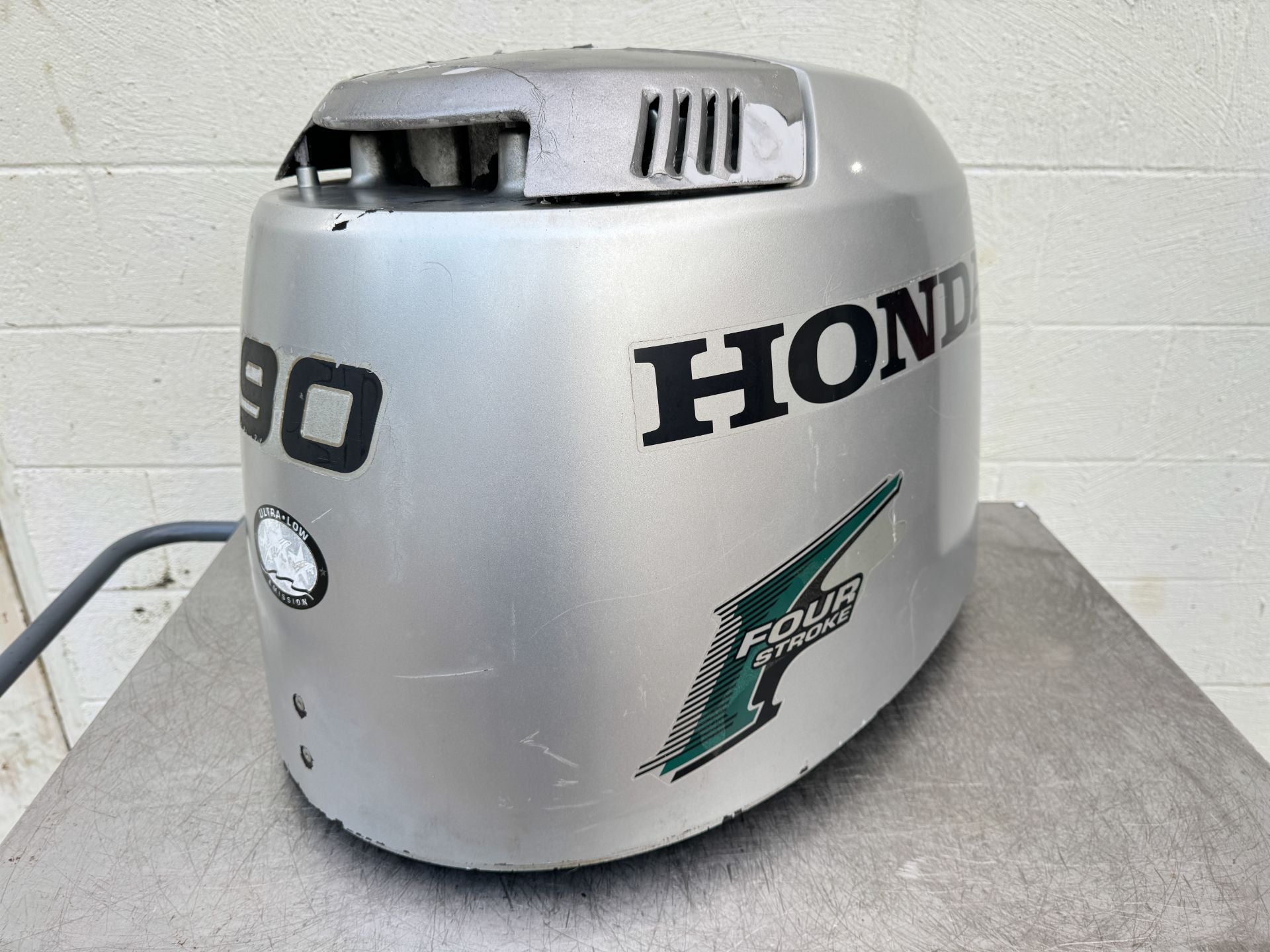 2004 Honda 90 HP 4 Stroke Outboard Top Cowling 63100-ZW1-030ZA OEM