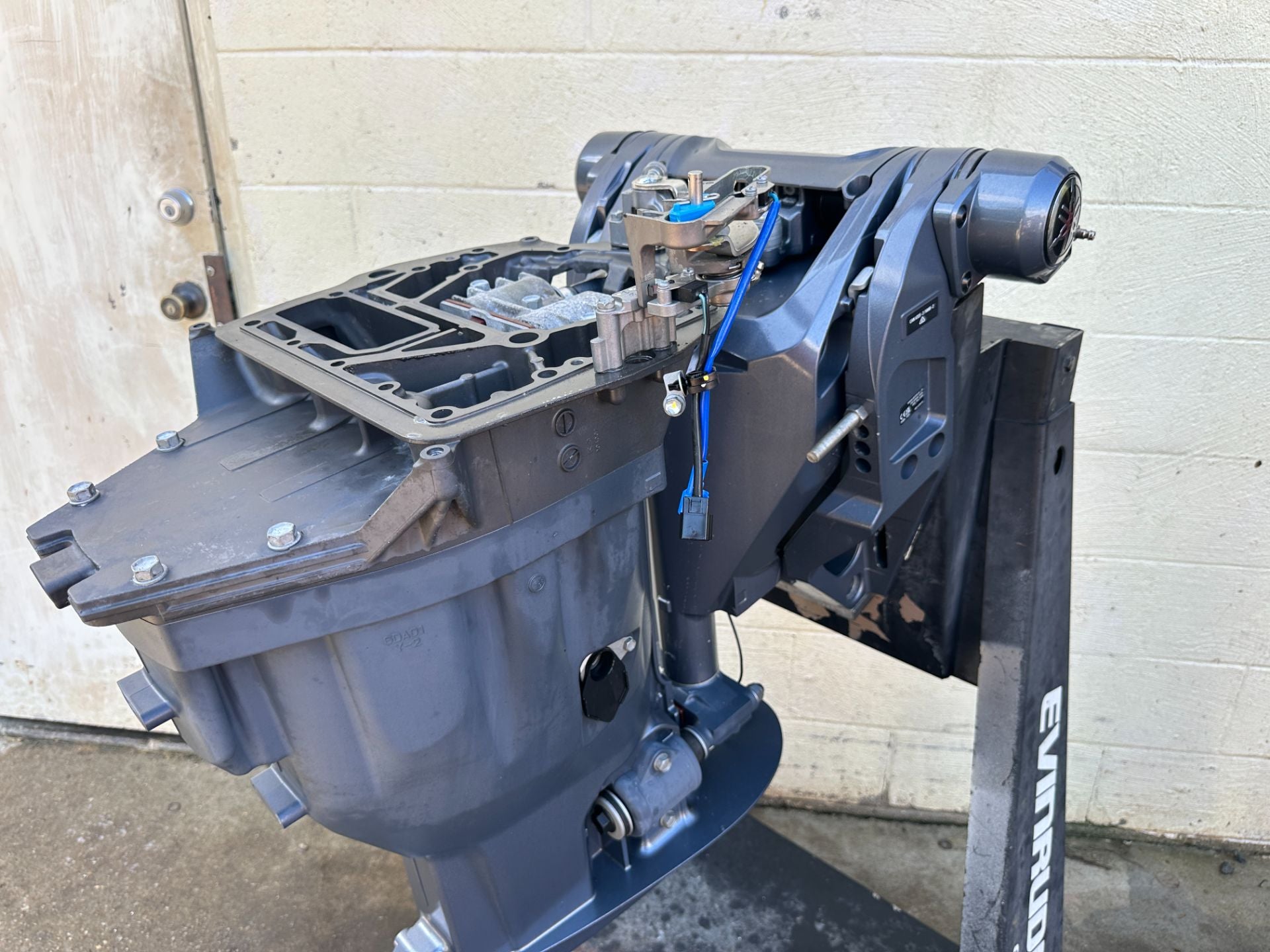 2022 Yamaha 200HP I4 Outboard Midsection & Swivel W/ Steering