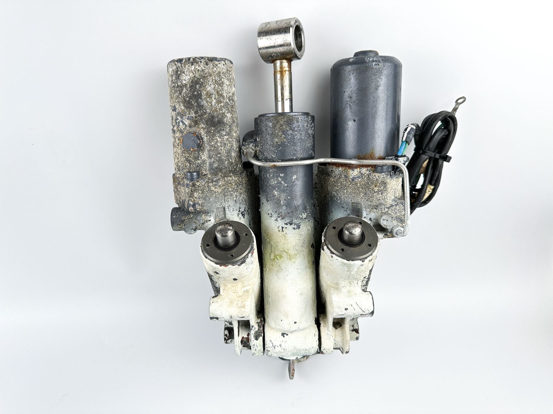 02-18 Yamaha 200 225 250 300 HP 4 Stroke Outboard Power Trim Tilt Unit - Used