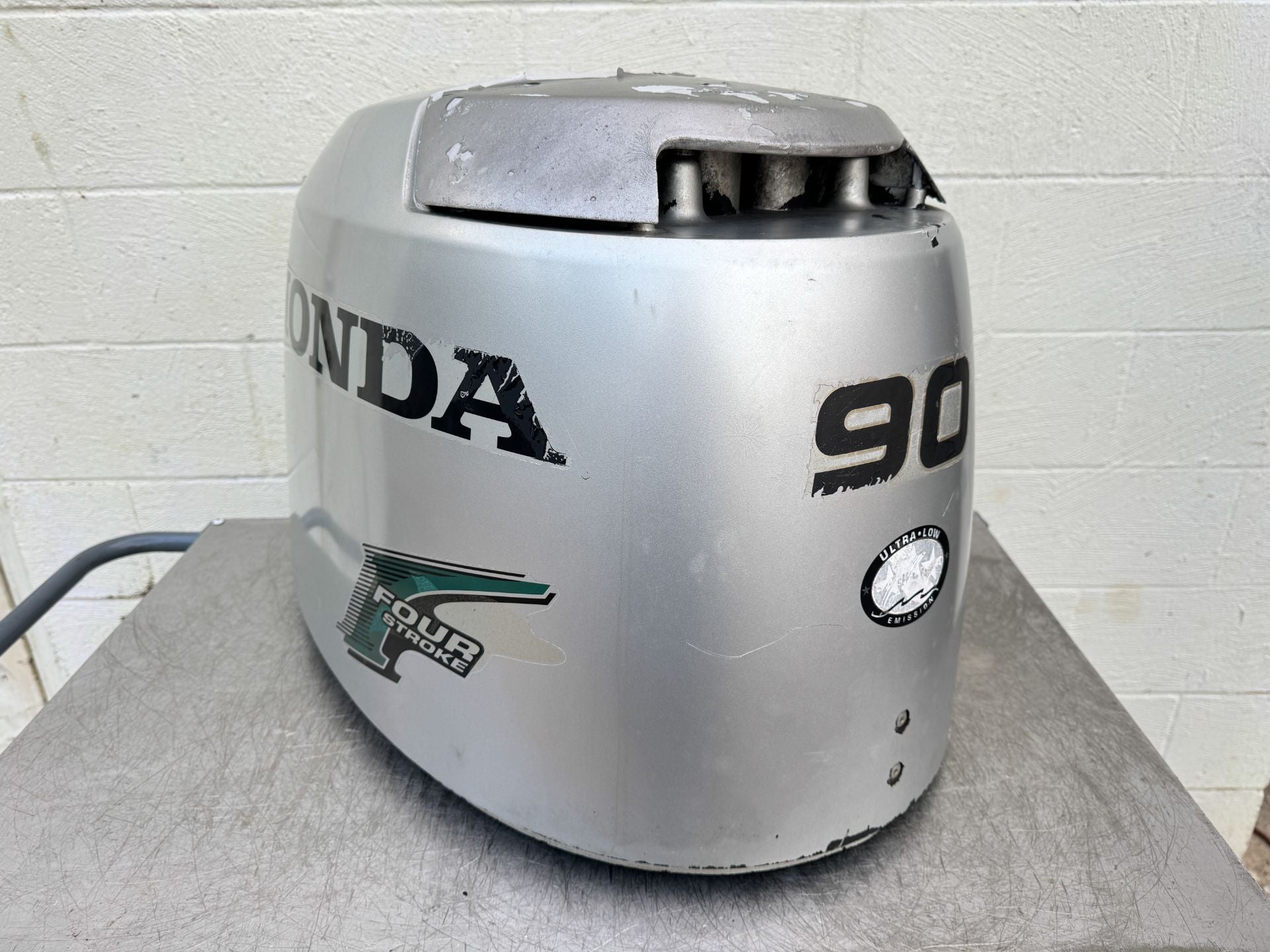 2004 Honda 90 HP 4 Stroke Outboard Top Cowling 63100-ZW1-030ZA OEM