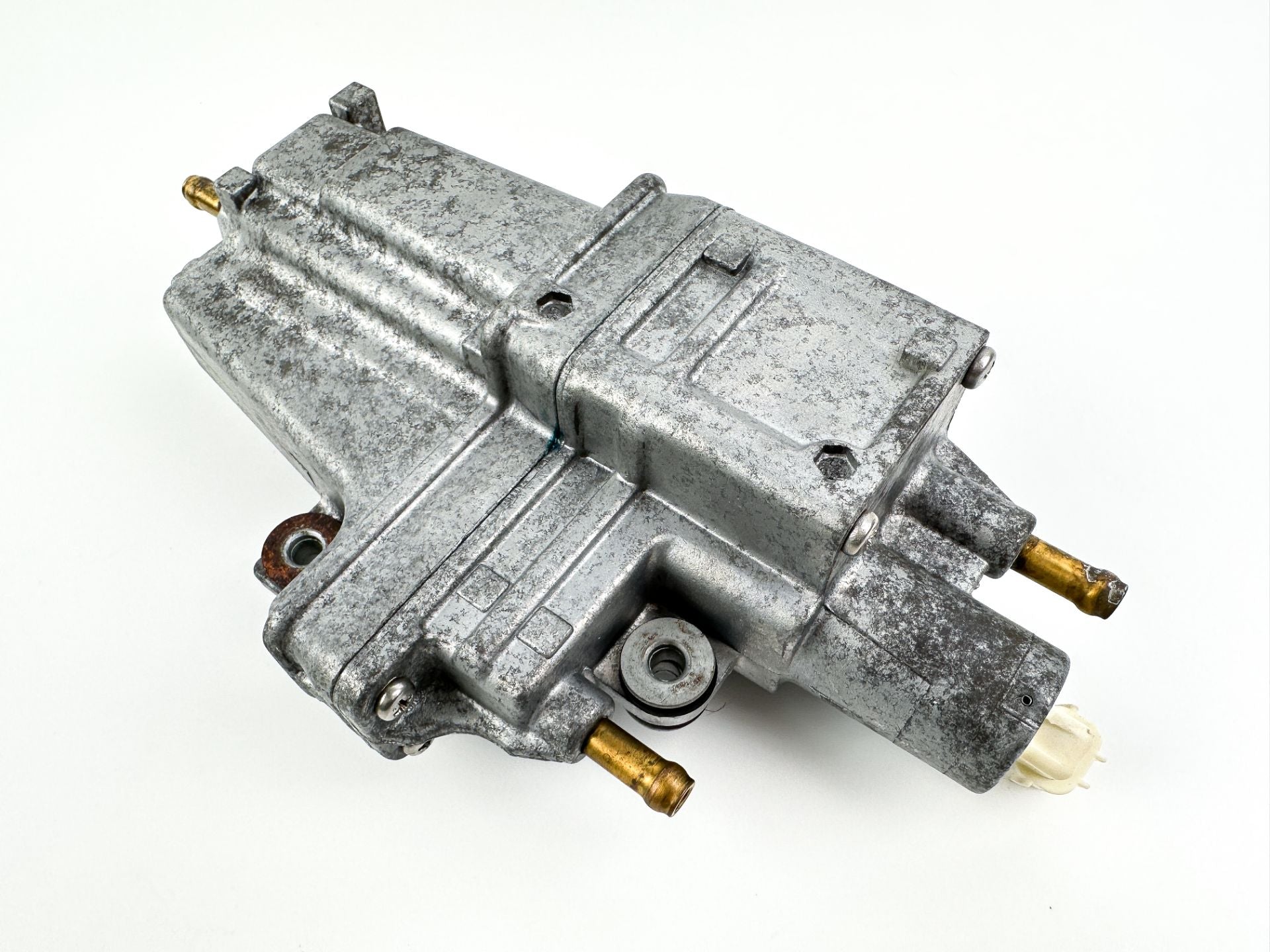 2000 Suzuki 70 HP 4 Stroke Outboard Vapor Separator Tank VST 15600-99E00 Cleaned