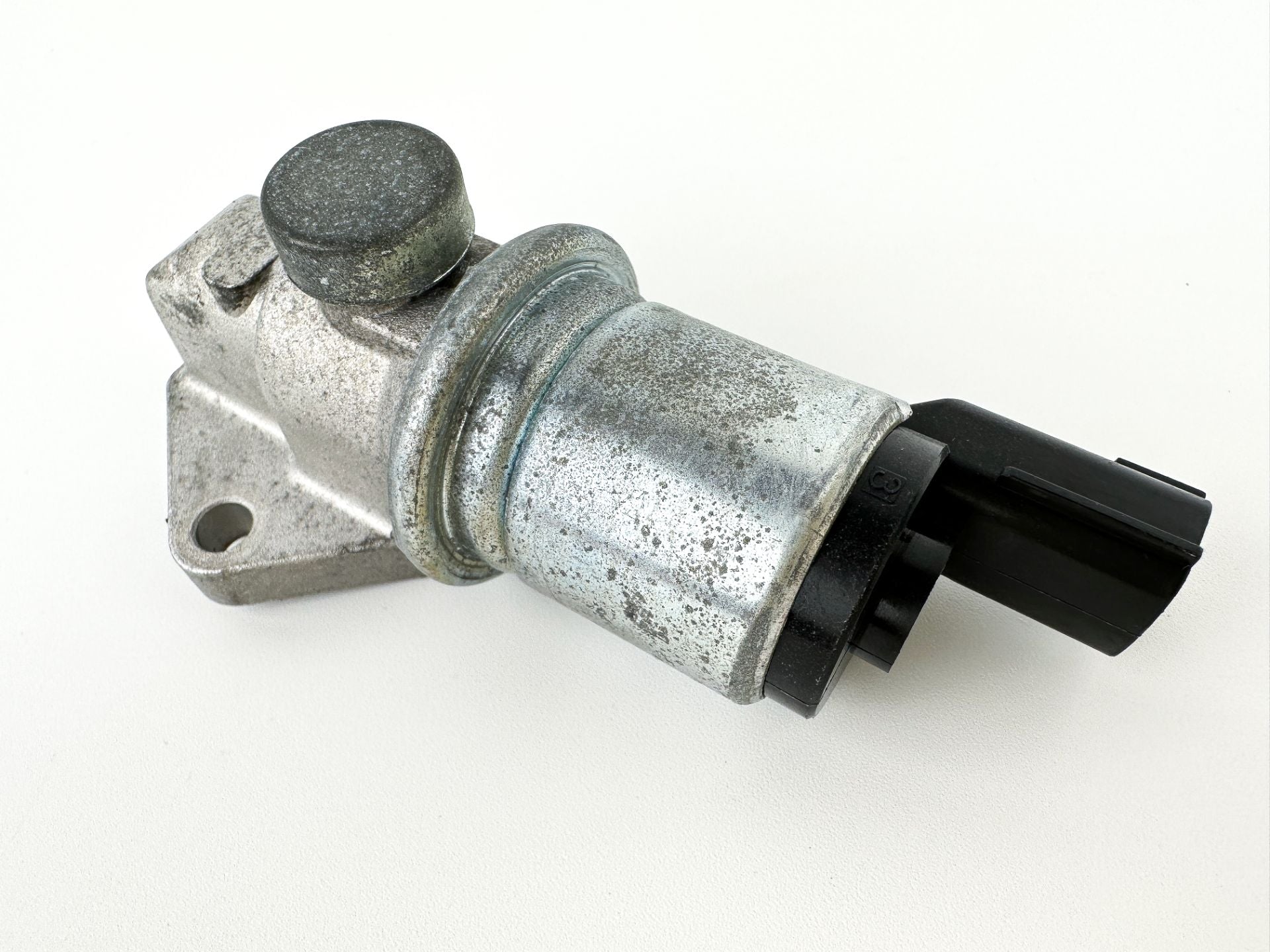 2005 Suzuki 115 HP 4 Stroke Outboard IAC Idle Air Control Valve 18137-77E00 OEM