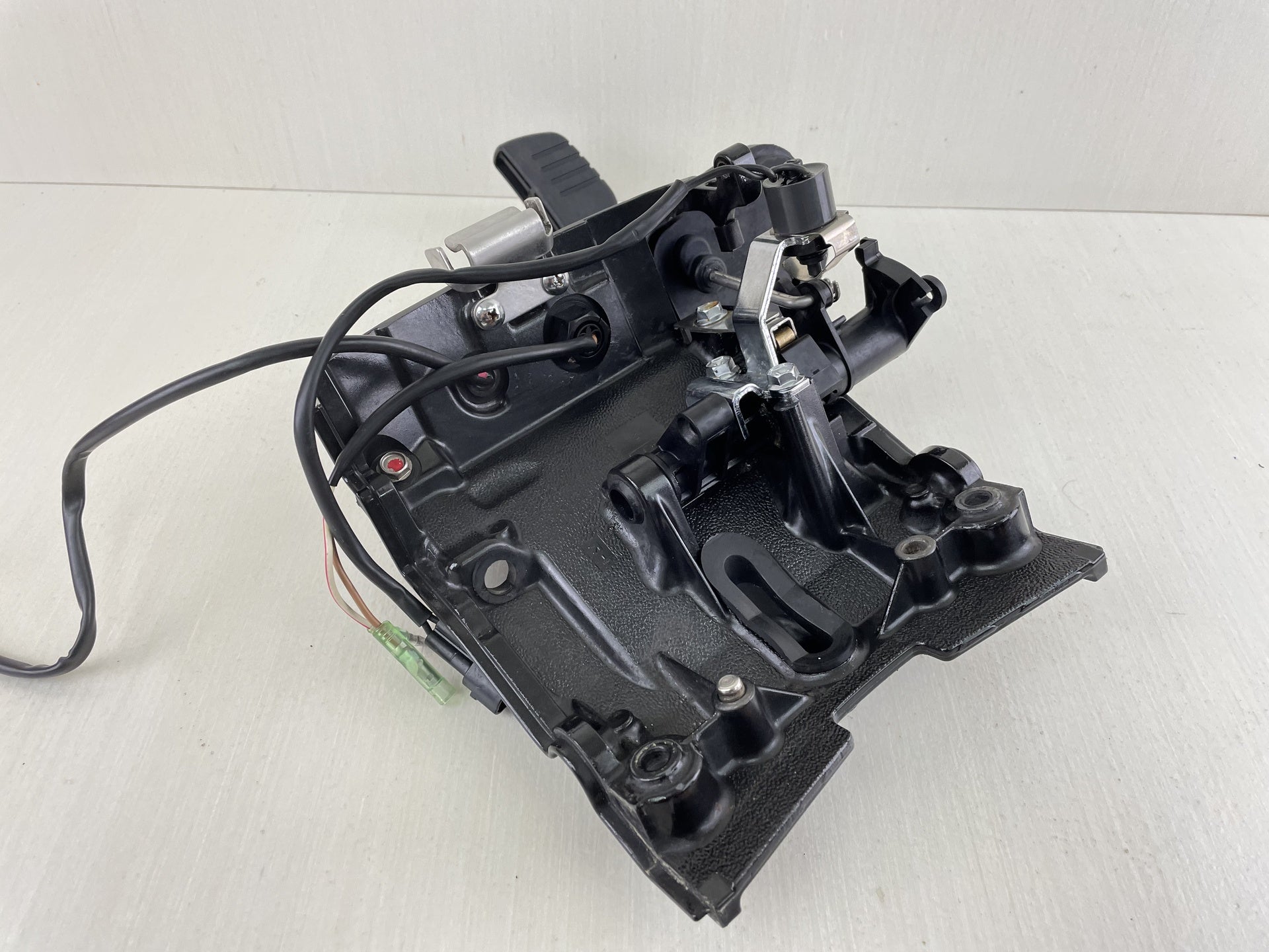 2011 Suzuki DF 25 HP 4 Stroke Twin-V Outboard Front Panel 61831-95J00-0EP