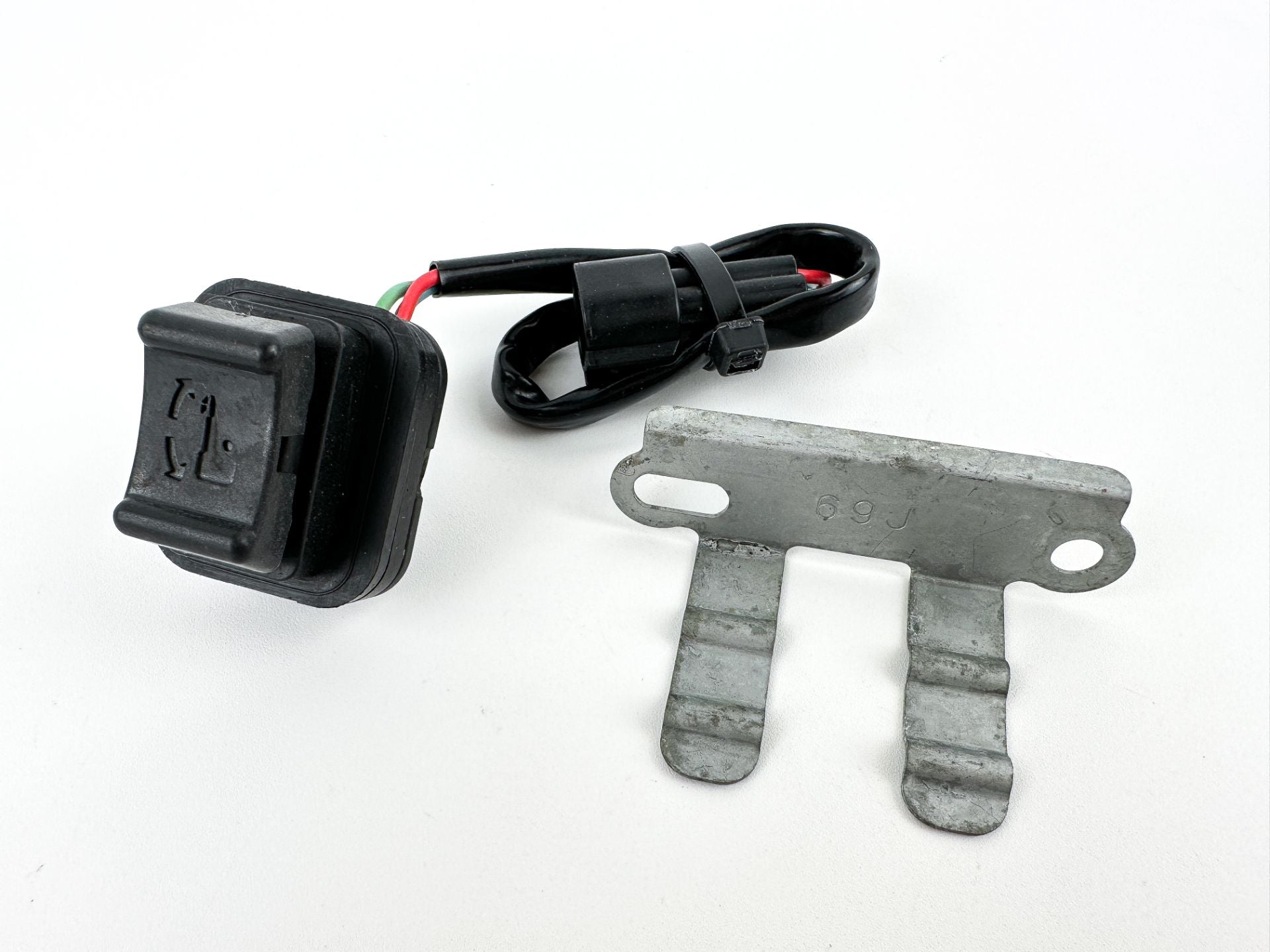 2003 Yamaha 225 HP 4 Stroke Outboard Trim Switch 69J-82563-00-00 OEM