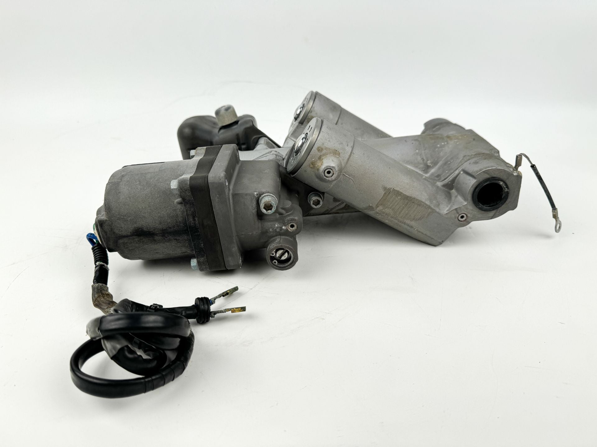 2007 Honda 135 HP 4 Stroke Outboard Power Trim Tilt Unit 56000-ZY6-063 OEM