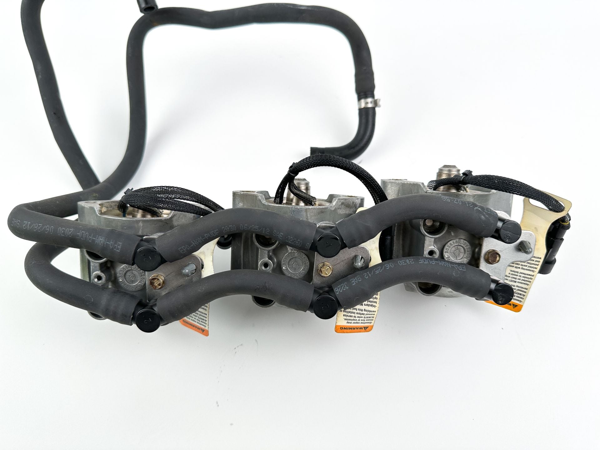 2013 Evinrude 75 HP Etec 2 Stroke Outboard Fuel Injector Set W/ Rail 5008886 OEM