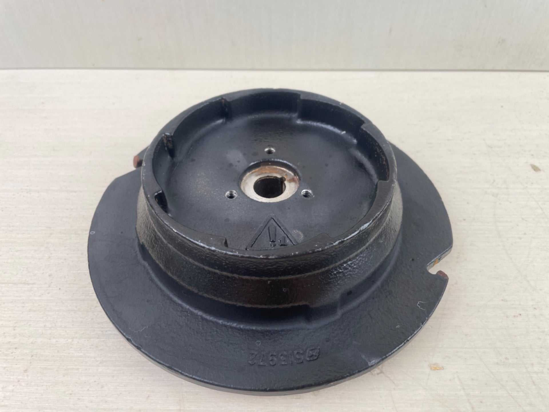 1993-2001 Johnson Evinrude 9.9 15 HP Outboard Flywheel Assembly 0584583