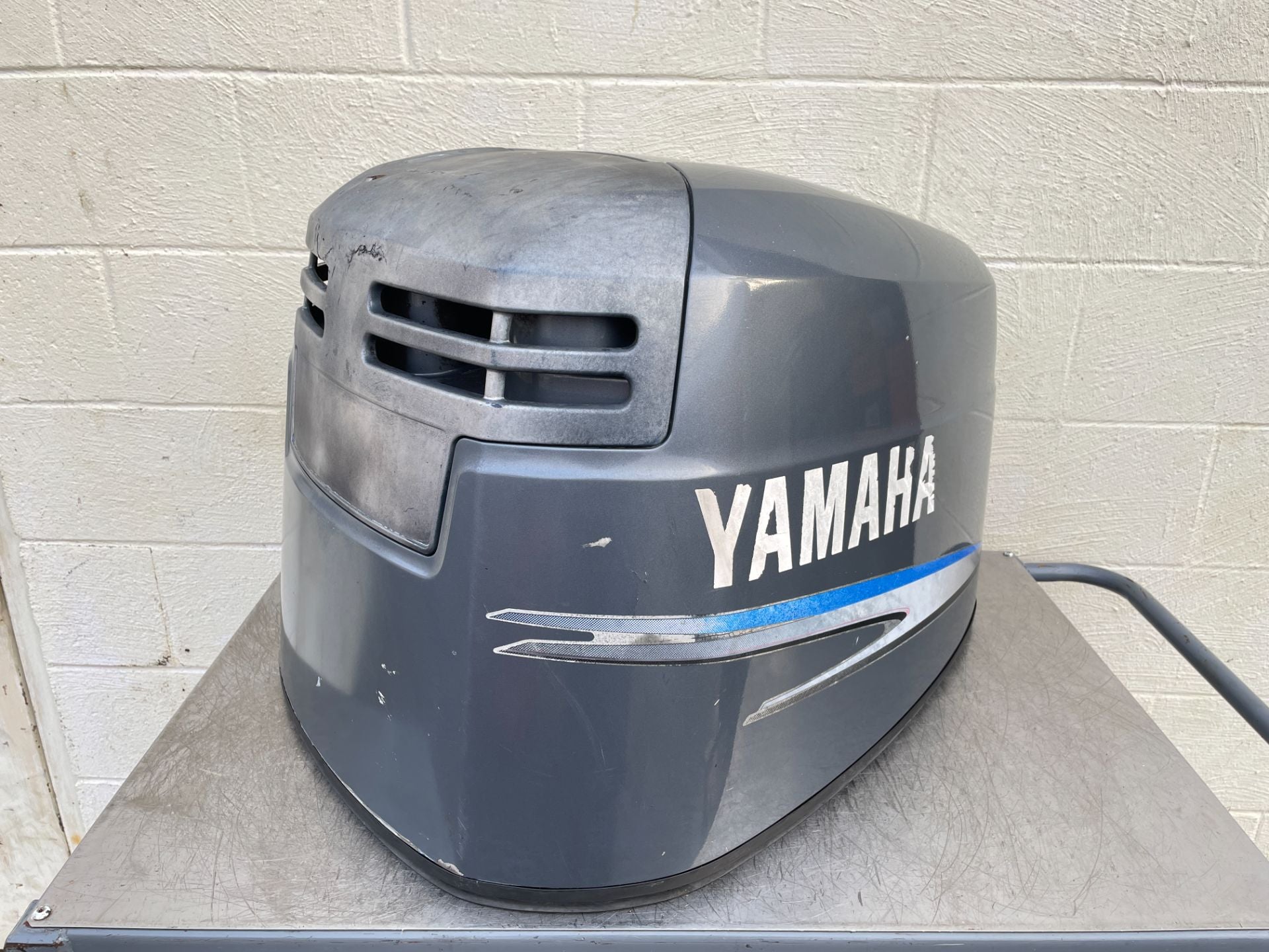 2005 Yamaha 150 HP 2 Stroke Outboard Top Cowling 64C-42610-50-4D OEM