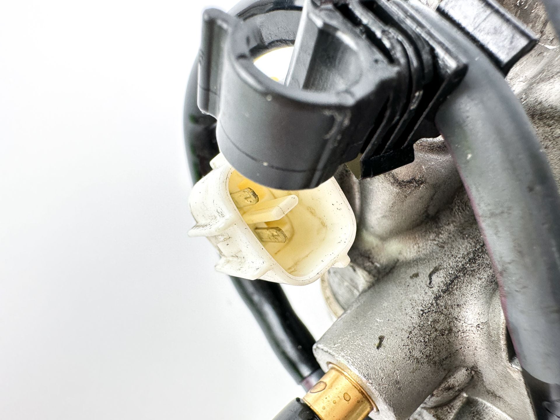 2019 Yamaha 250 HP 4 Stroke Outboard VST Float Chamber 6CB-14180-11-00 - Cleaned