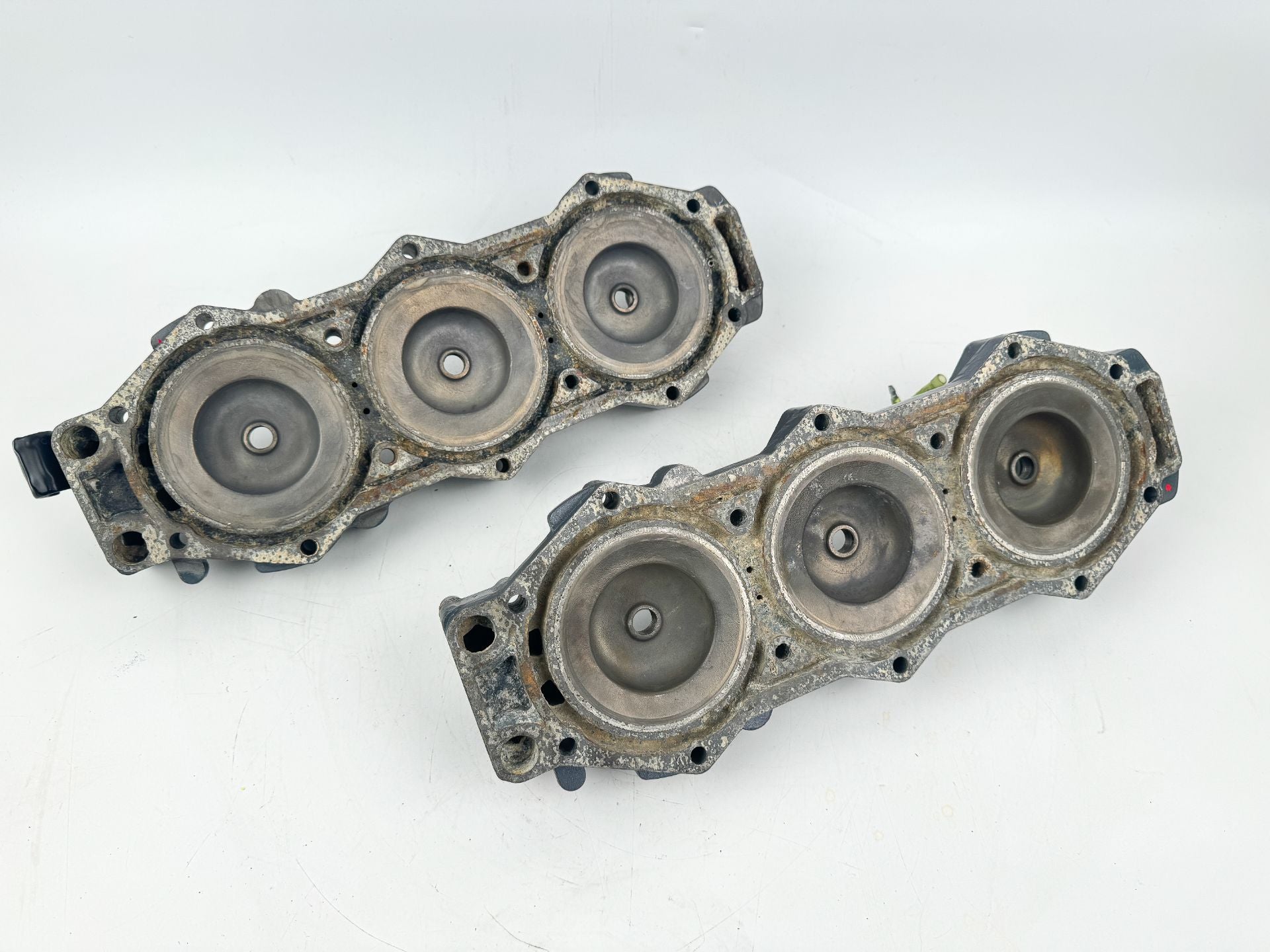 1996 Yamaha 150 HP 2 Stroke Outboard Cylinder Head Set 6G5-11111-04-94 OEM