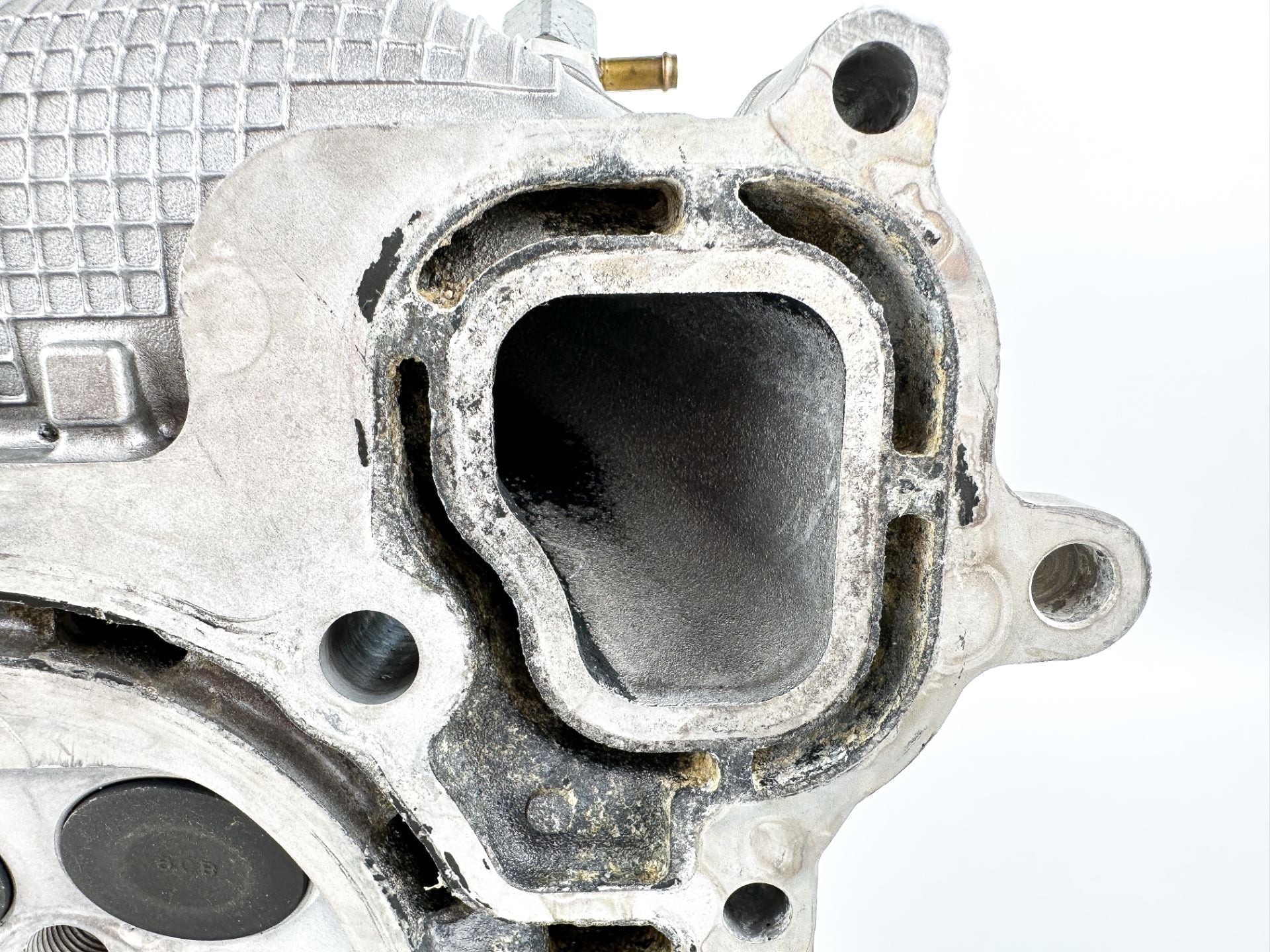 Yamaha 200 225 250 HP Starboard Cylinder Head 6CB-W009A-00-00 2010 - 2014