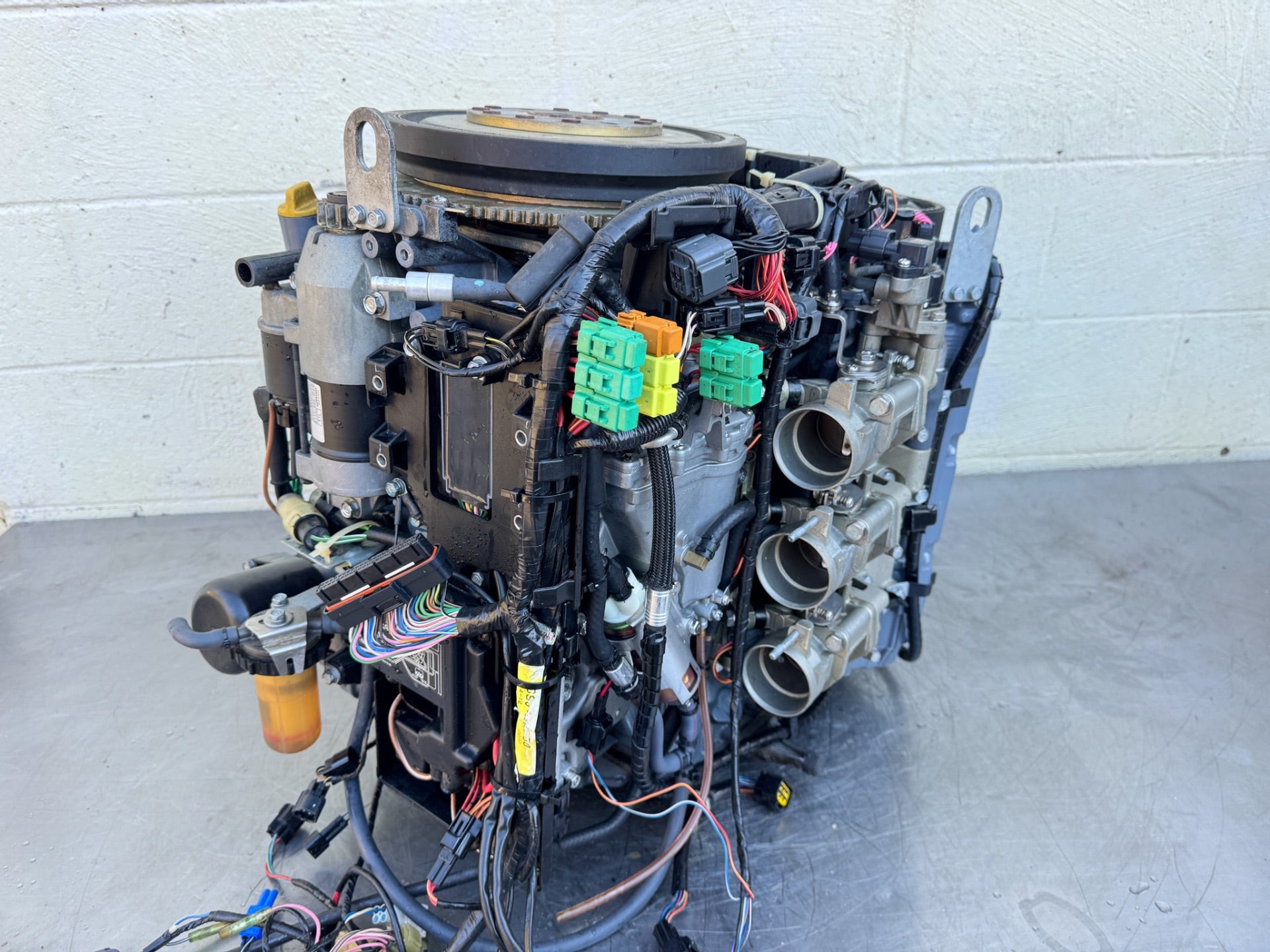 2004 Yamaha F225 225HP 3.3L 4 Stroke Outboard Powerhead - 231 Hours