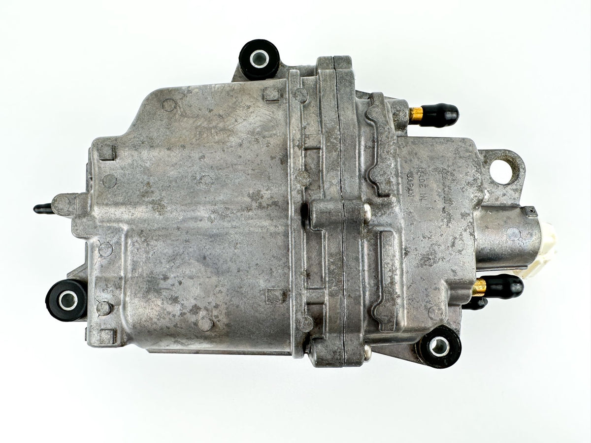 2011 Suzuki 140 HP 4 Stroke Outboard Vapor Separator Tank VST 15600-90J01 OEM