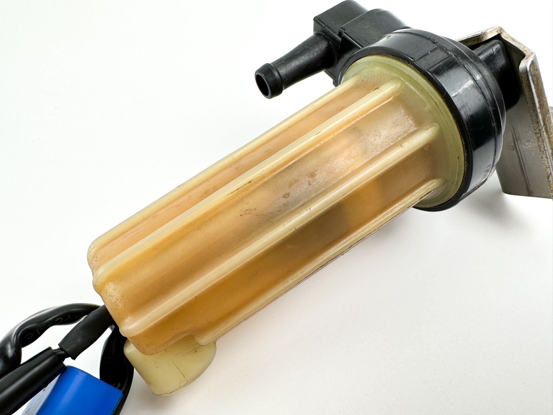 2012 Yamaha 115 HP 4 Stroke Outboard Fuel Filter Assembly 6D8-24560-00-00 OEM