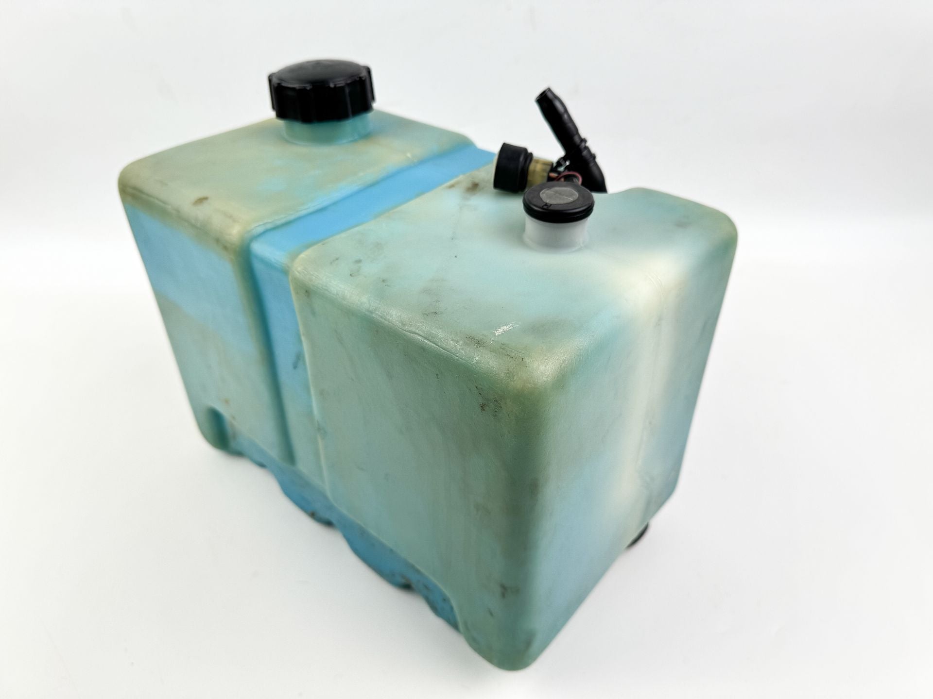 Yamaha Outboard Remote 2 Stroke Oil Tank Assembly With Pump 2.8 Gallons