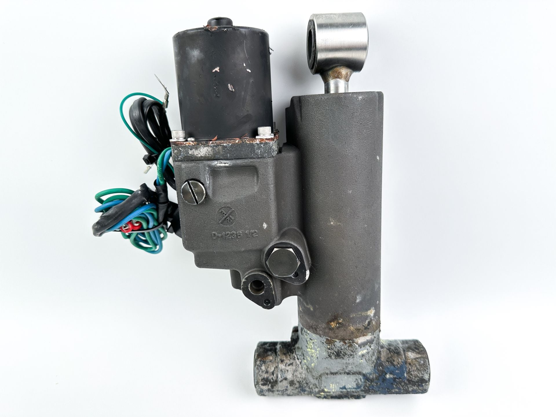 Evinrude Etec 70 90 115 130 HP Outboard Trim & Tilt Assembly 5005756 5008949