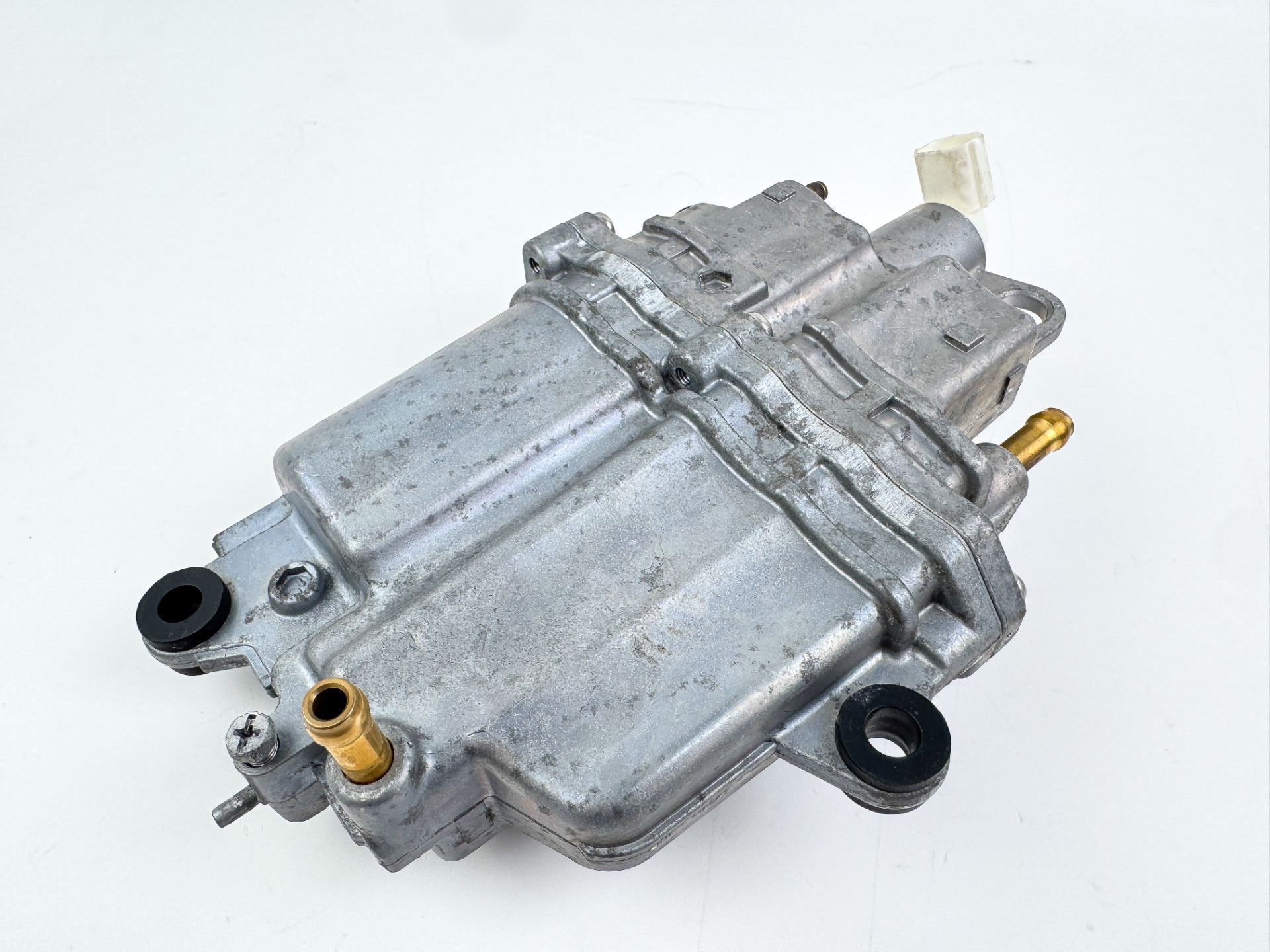 2011 Suzuki 115 HP 4 Stroke Outboard Vapor Separator Tank VST 15600-90J01 OEM