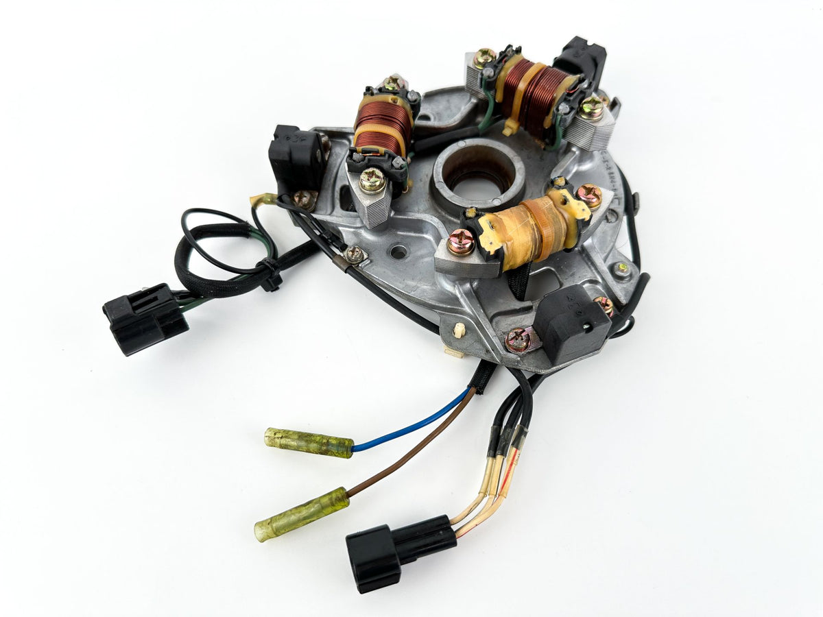 2002 Yamaha 50 HP 2 Stroke Outboard Coil Pulser Base Assembly 63D-85560-10-00 OEM