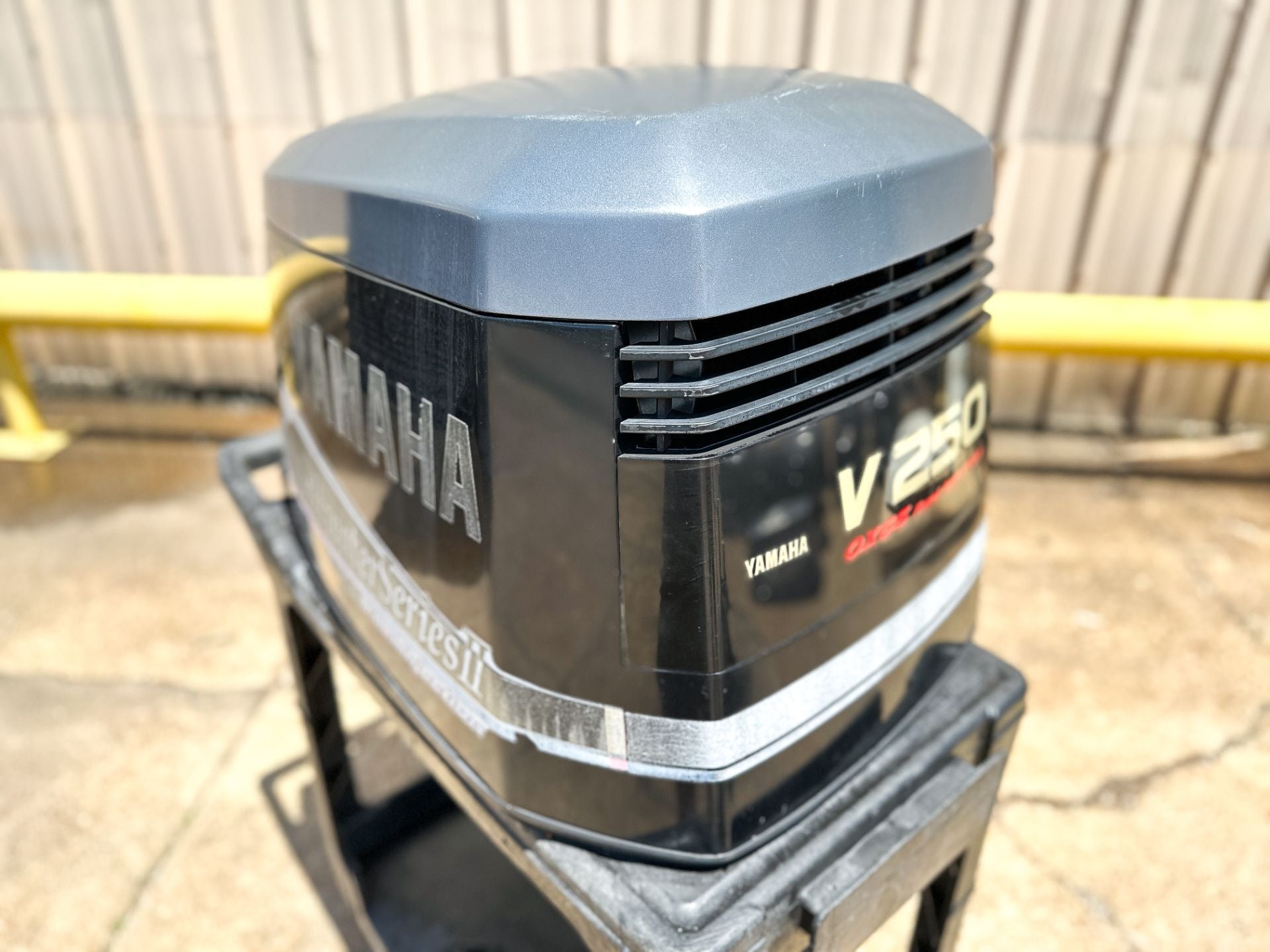 1999 Yamaha 250 HP 2 Stroke Outboard Top Cowling 65L-42610-V0-4D OEM