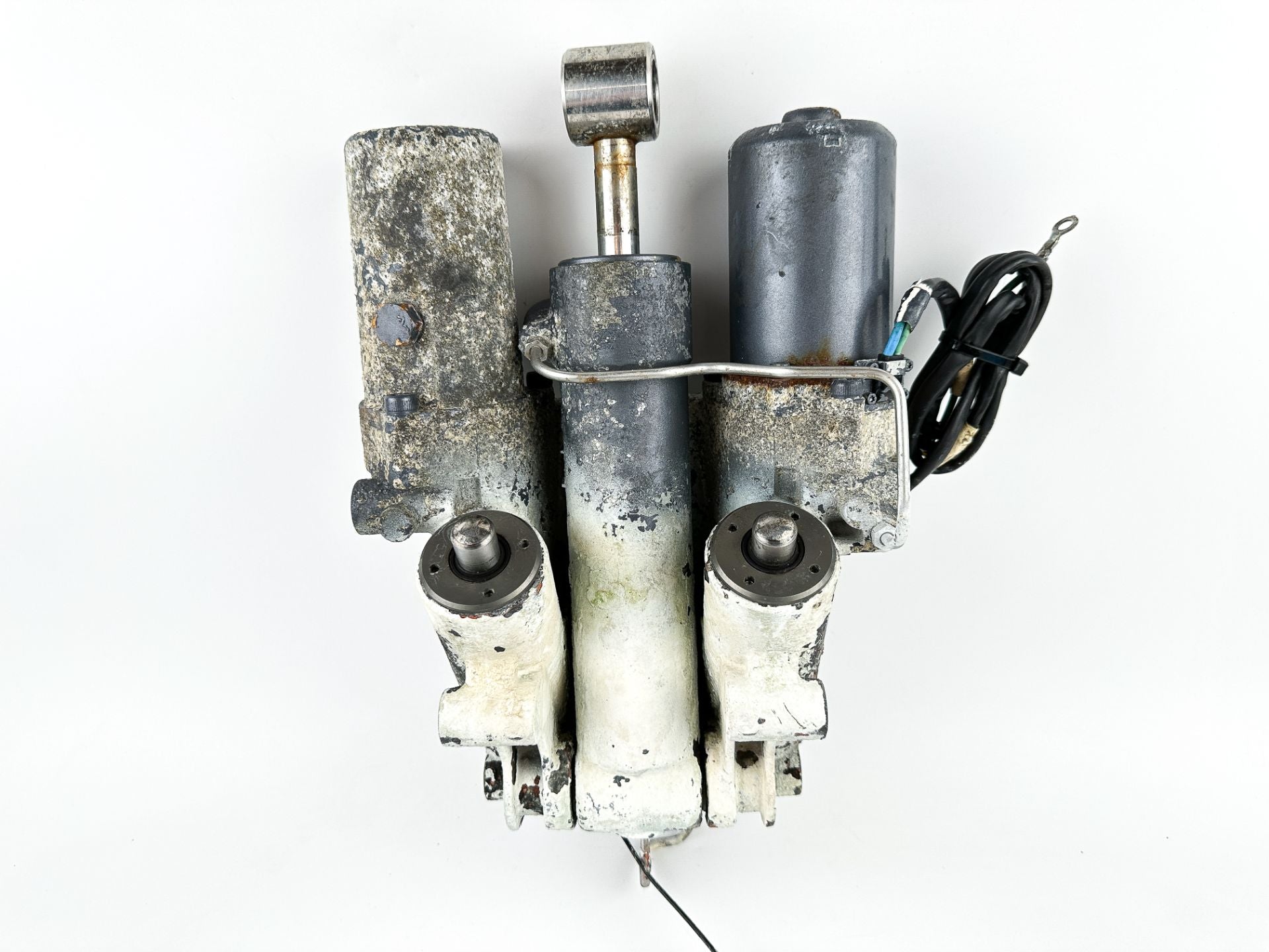 02-18 Yamaha 200 225 250 300 HP 4 Stroke Outboard Power Trim Tilt Unit