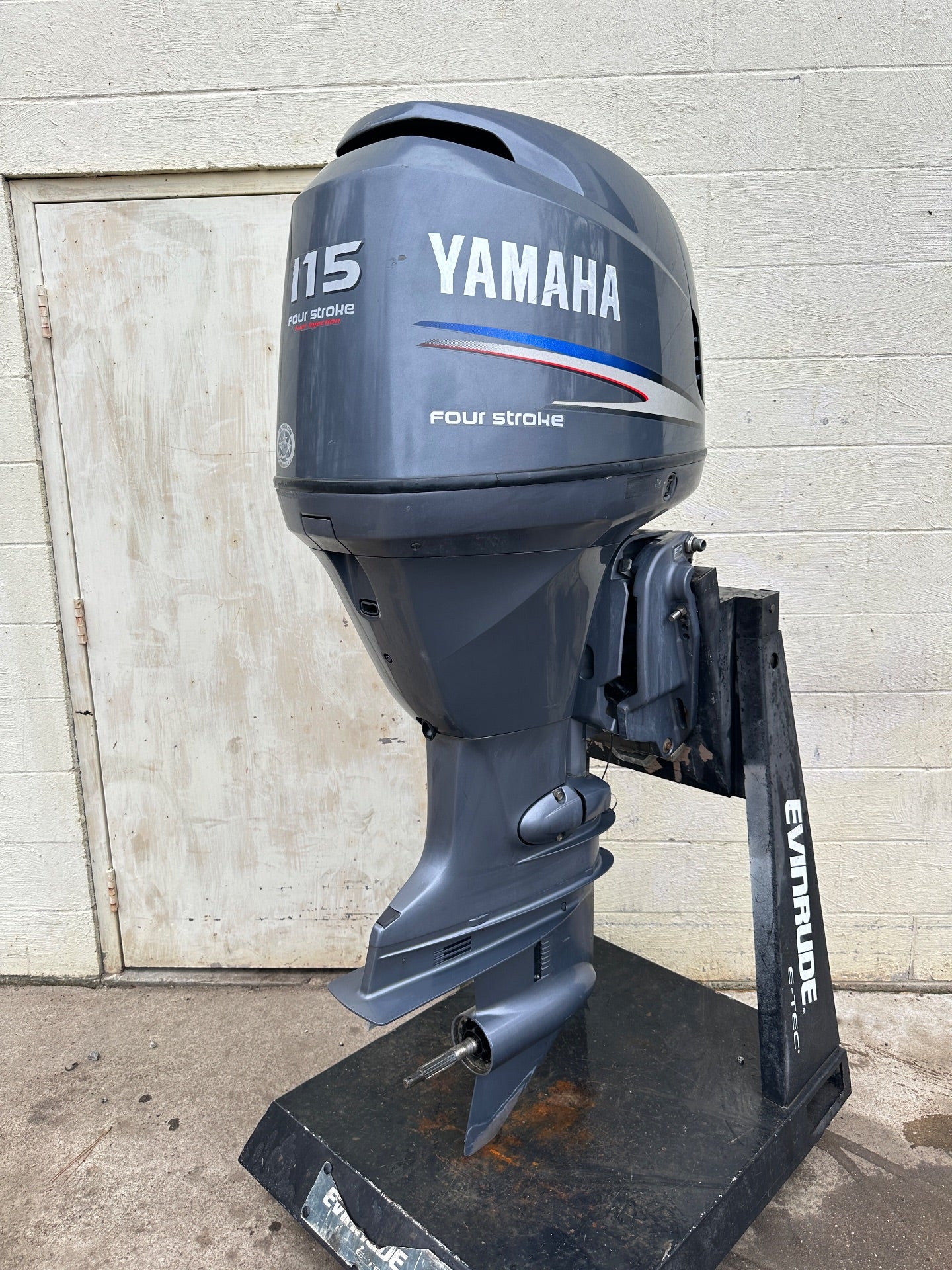 2011 Yamaha F115 115 HP 4 Stroke Outboard Engine W/ 25" Shaft