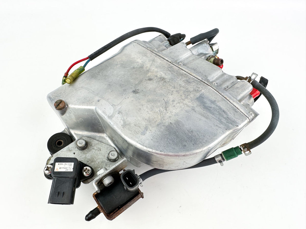 2003 Yamaha 200 HP 2 Stroke Outboard VST Float Chamber Assembly 68F-14182-01-00 OEM